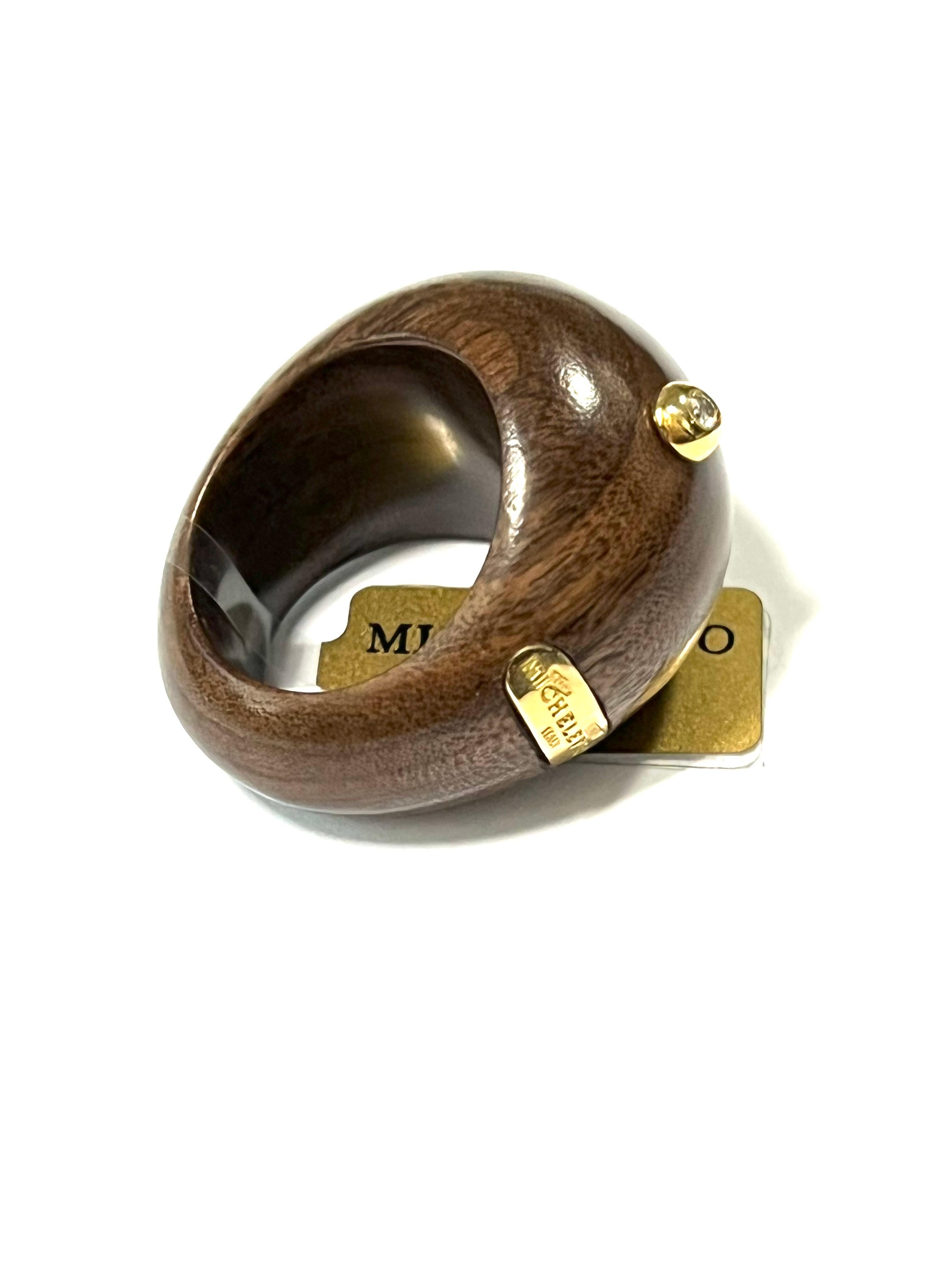 Brilliant Cut Classic Rosewood Ring with 18K Yellow Gold and White Diamond For Sale