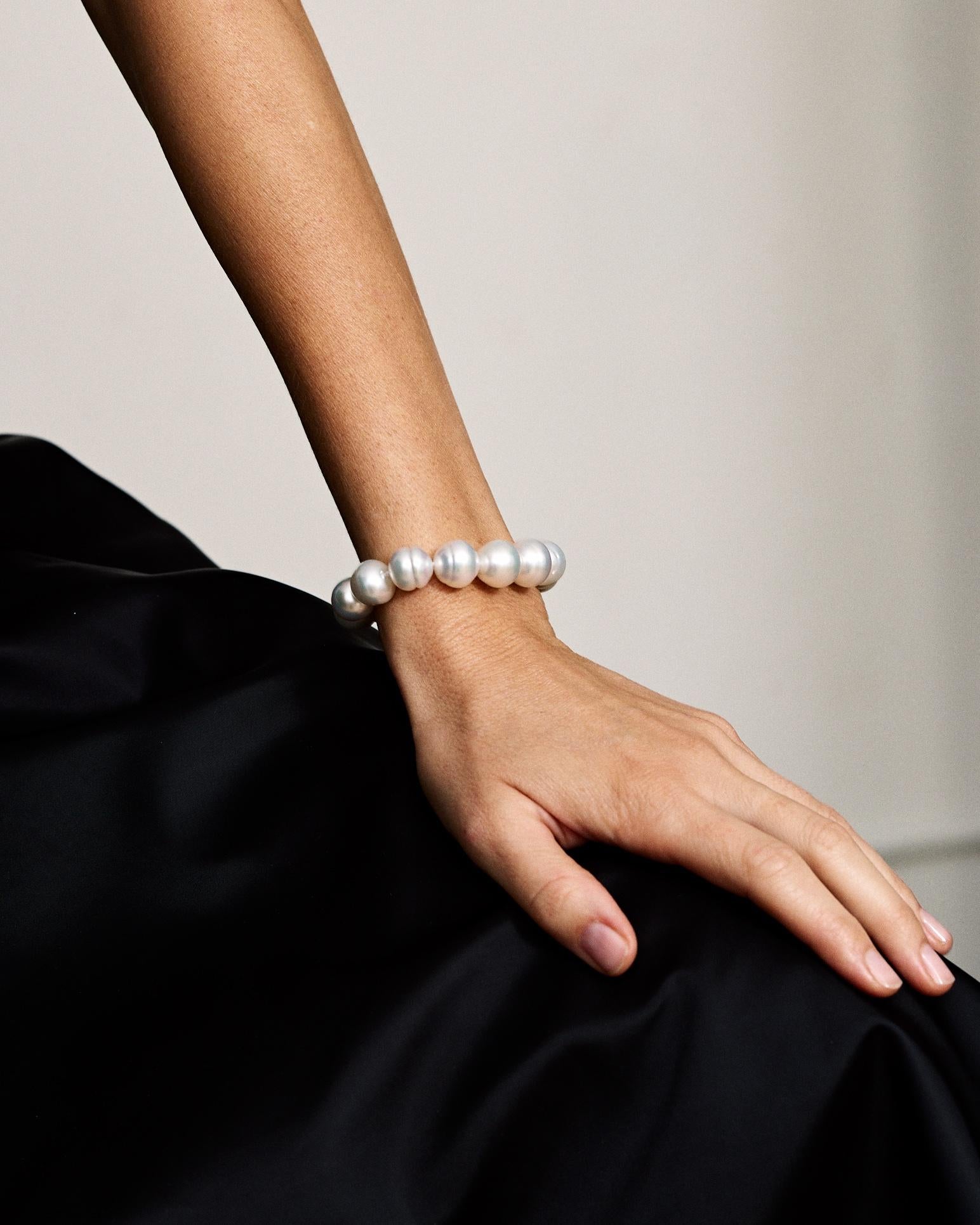 A beautiful Australian South Sea Circle Pearl Bracelet.

There is only one way to execute a necklace this universal and iconic – with perfection. Luminous South Sea pearls, sustainably harvested from the pristine waters off the coast of Australia,