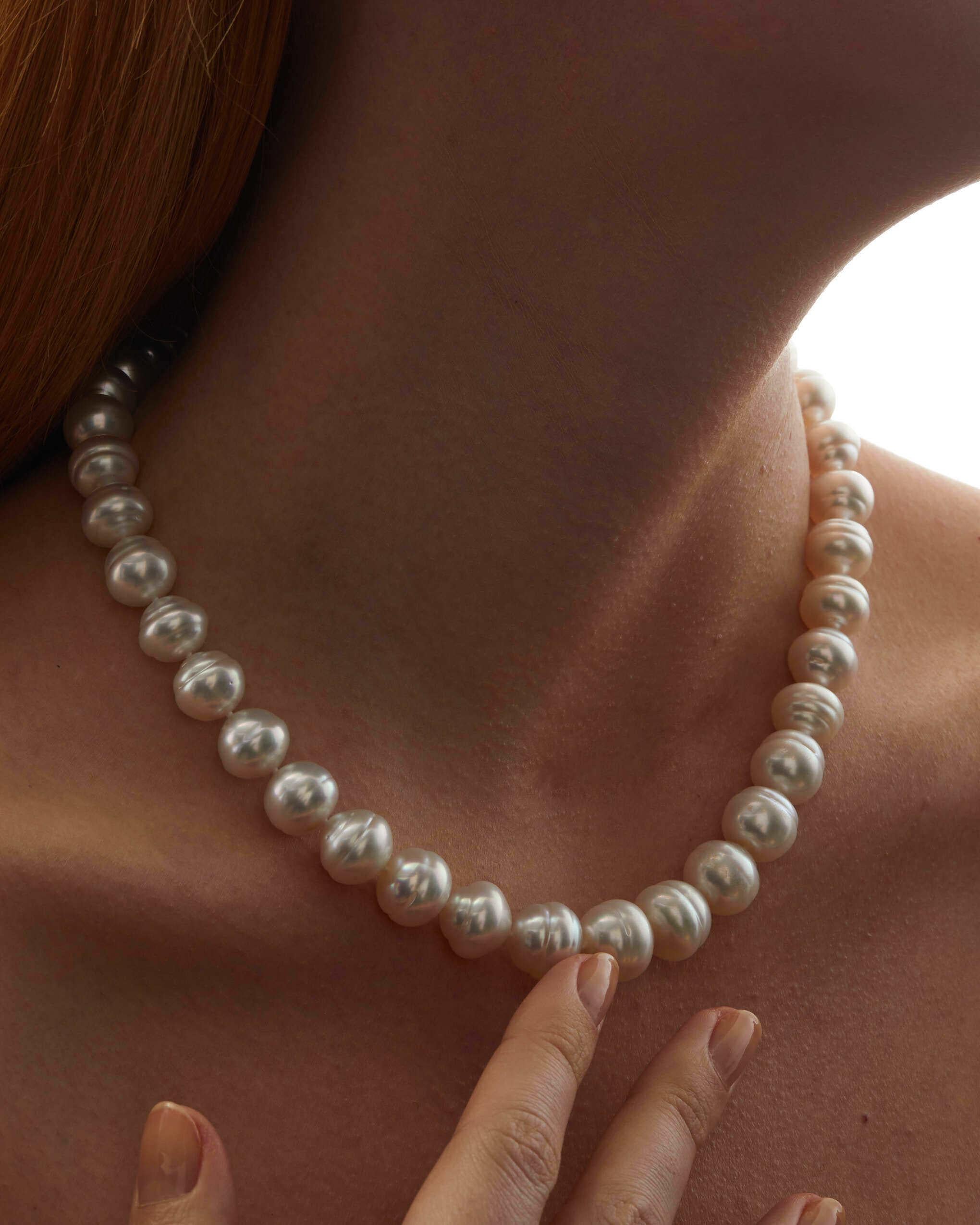 Roseate Jewelry Australian South Sea Circle Pearl Stand Neuf - En vente à New York, NY