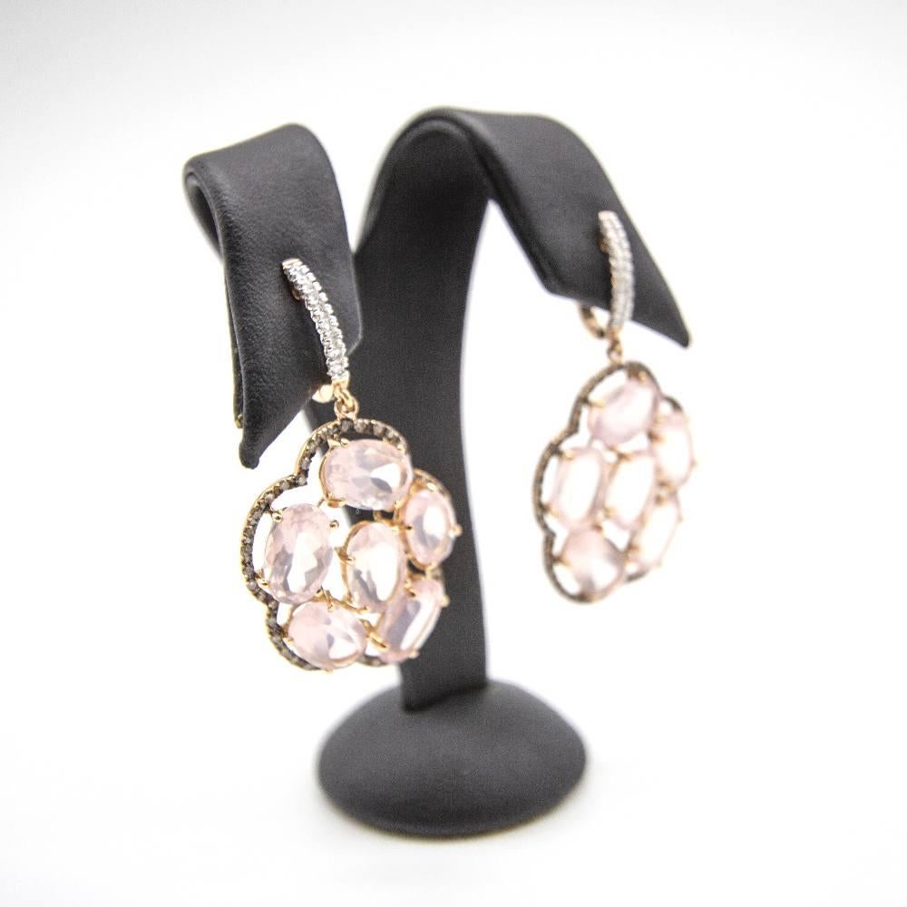 Rose Gold and Diamond Earrings for women  20x Brilliant Cut Diamonds and 88x Cognac Diamonds  12x 10x6mm Rose Quartz  18K Rose Gold Clip Clasp  13.05 grams.  Measures : Length 4,5cm including ring and 2,5cm : Brand new item : Ref.:D363868SO