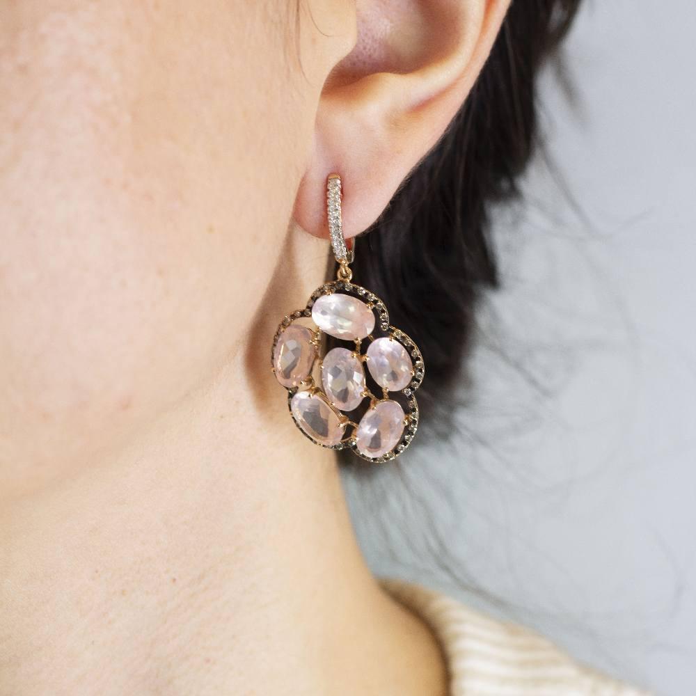 ROSEBUD Earrings in Rose Gold, Diamonds and Rose Quartz For Sale 1
