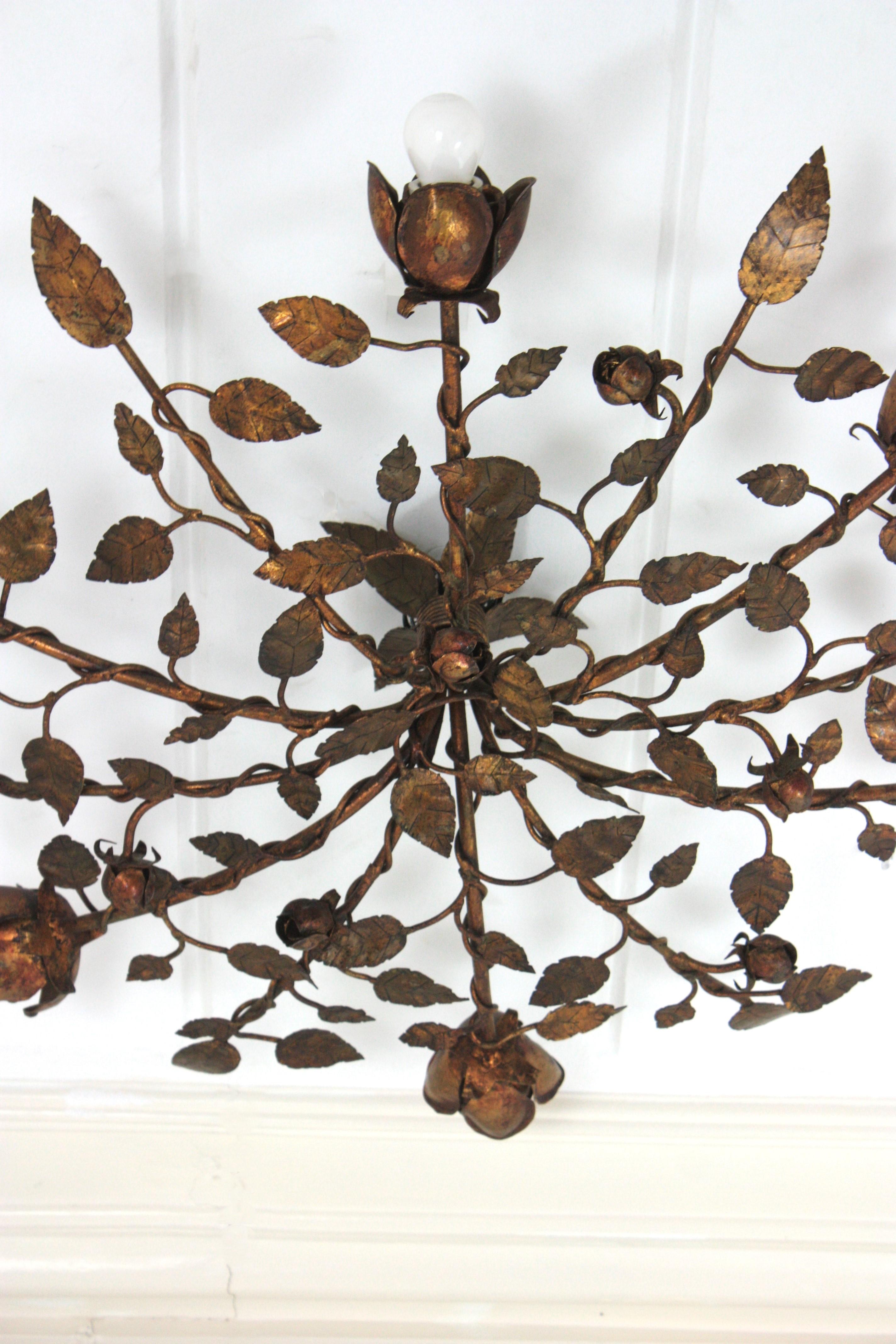 Plafoniera / lampadario in ferro dorato Rosebush Tree, Spagna, anni '50 in vendita 5