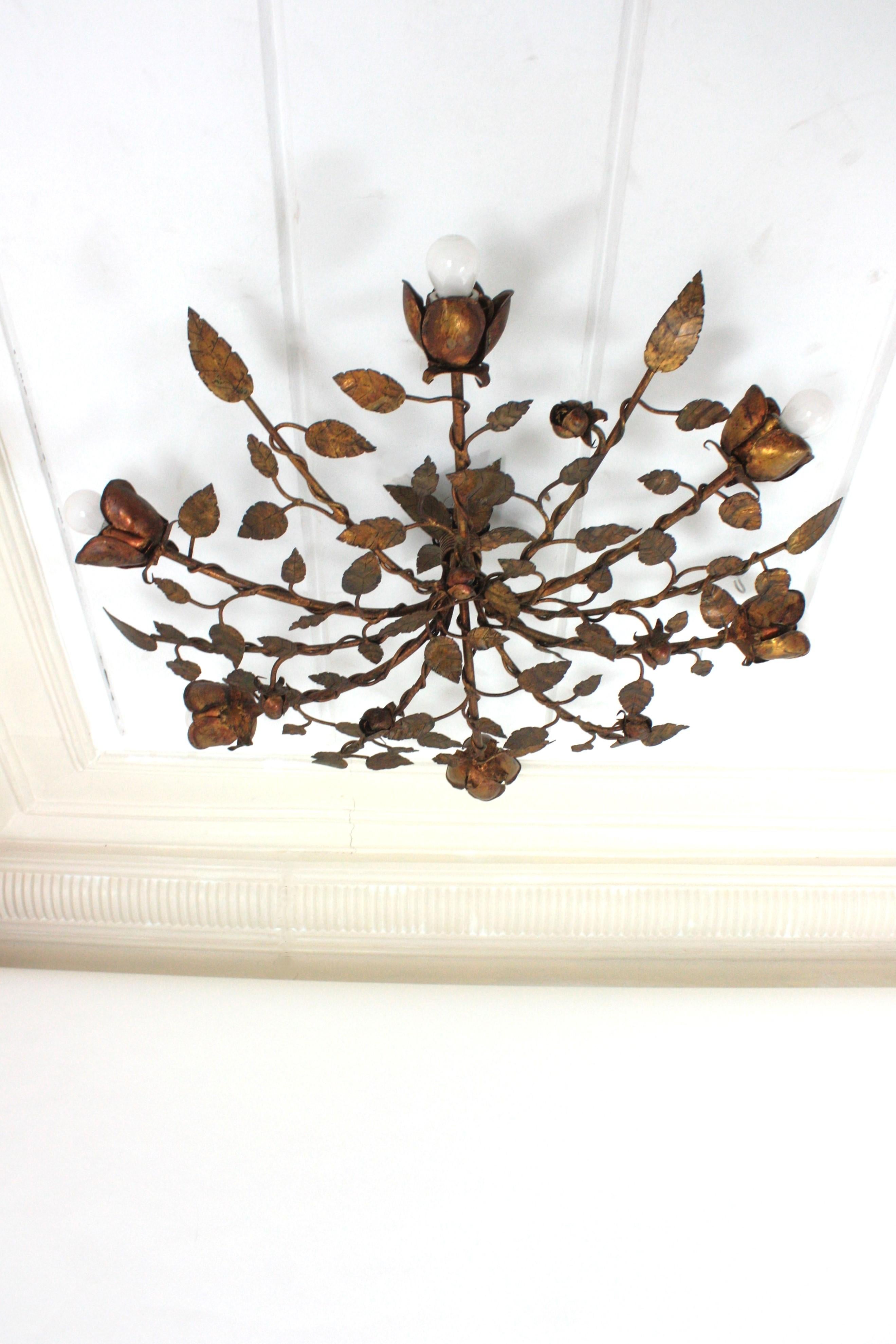Spagnolo Plafoniera / lampadario in ferro dorato Rosebush Tree, Spagna, anni '50 in vendita