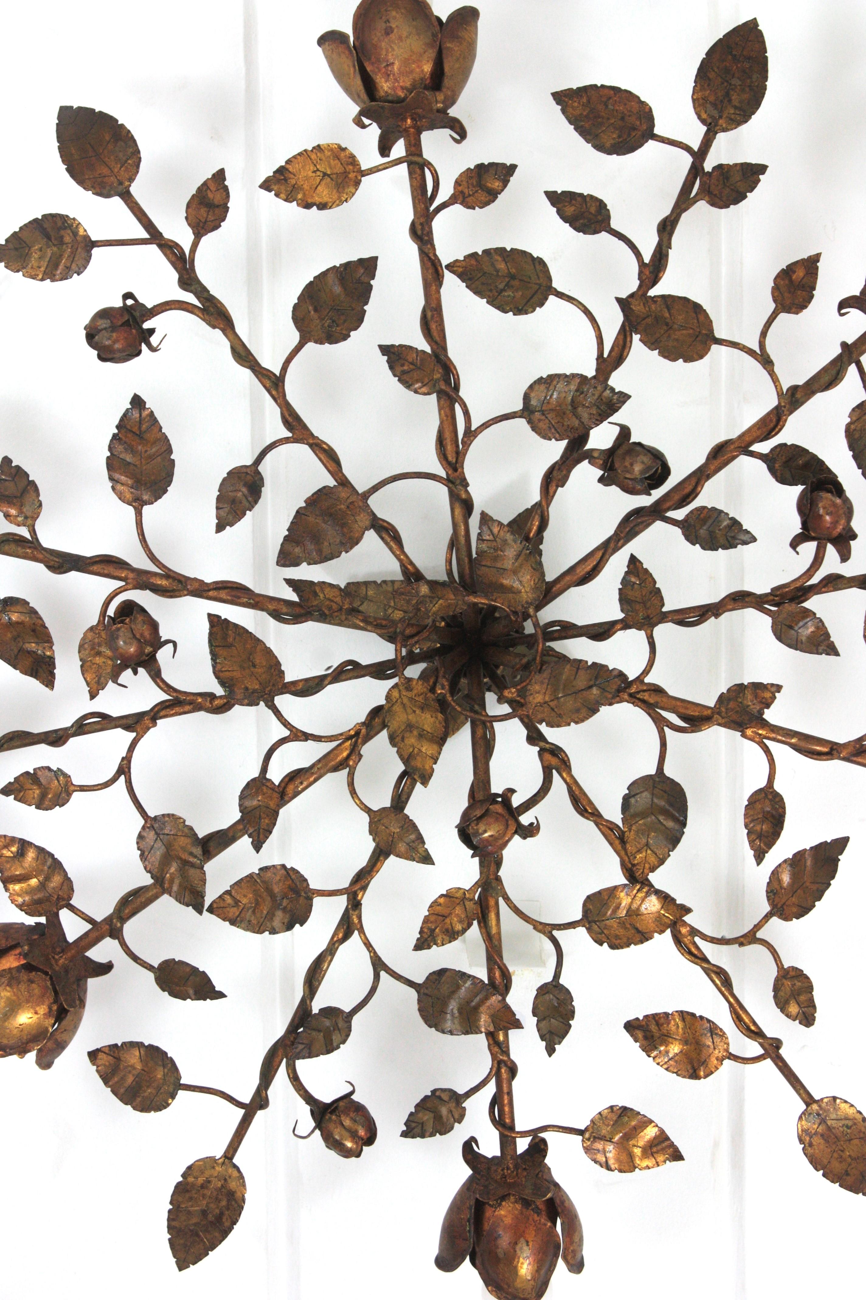 Dorato Plafoniera / lampadario in ferro dorato Rosebush Tree, Spagna, anni '50 in vendita