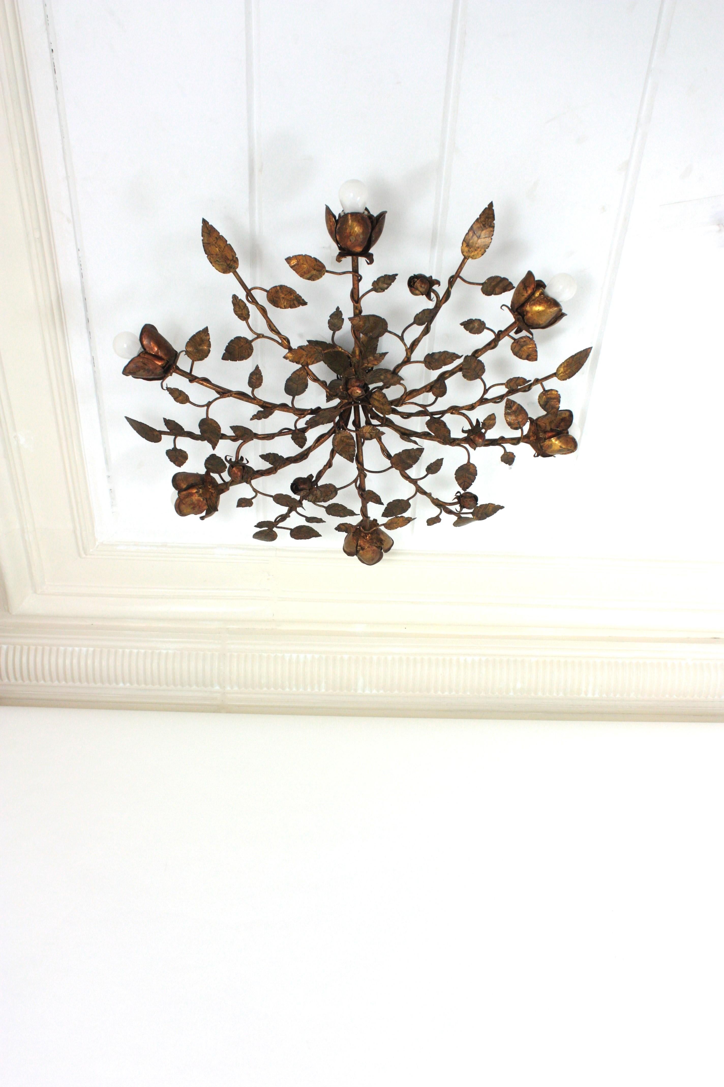 Plafoniera / lampadario in ferro dorato Rosebush Tree, Spagna, anni '50 In condizioni buone in vendita a Barcelona, ES