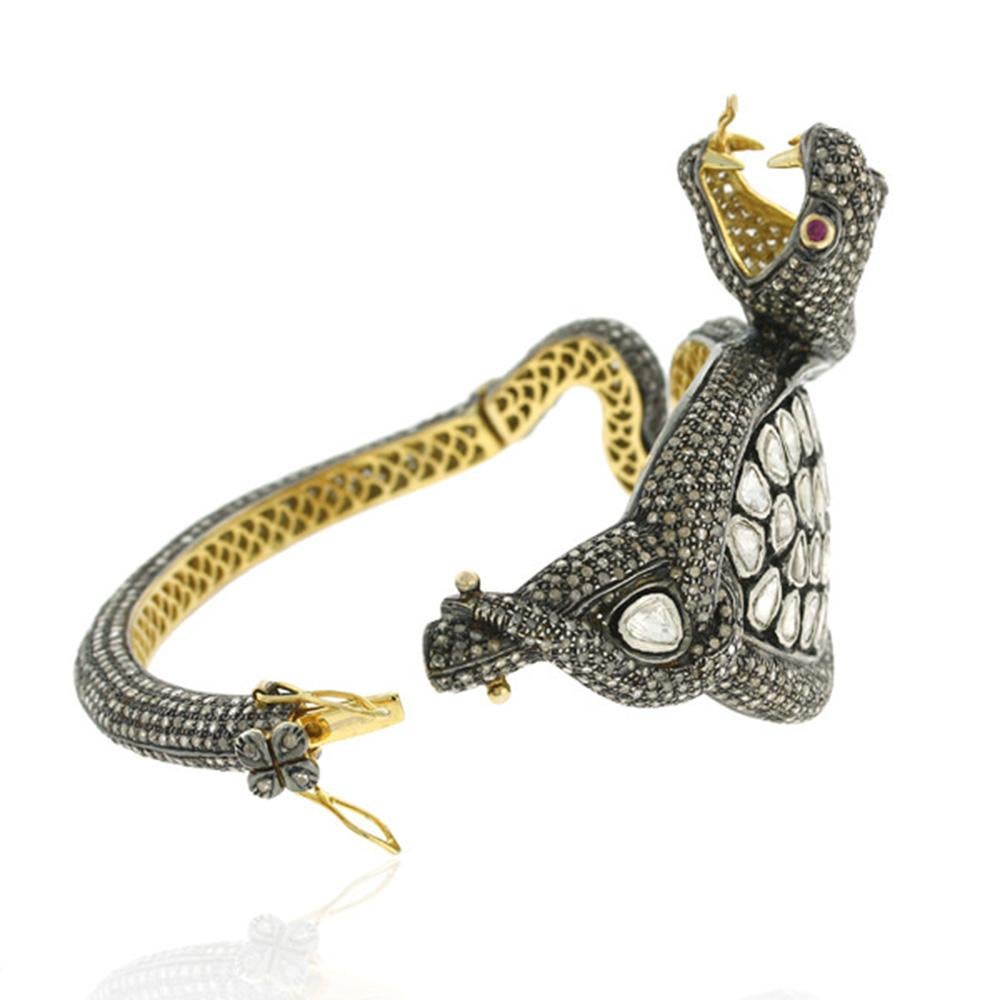 This vintage looking yet cool Rosecut and Pave Diamond Designer Snake Cuff Bangle in silver and 14k Gold is just gorgeous.


14kt gold:10.18gms
Diamond:10.5cts
RUBY:0.02Cts
