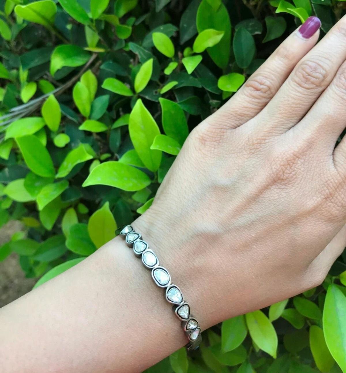 Rosecut Diamond Bangle 925 Silver Polki Diamond Bangle Oval Shape Clasps Bangle.

Style
Bangle
Base Metal
Sterling Silver, 925 parts per 1000
Length
Adjustable
Metal Purity
925 parts per 1000
Metal
Sterling Silver
Bracelet Width
6mm
Inner