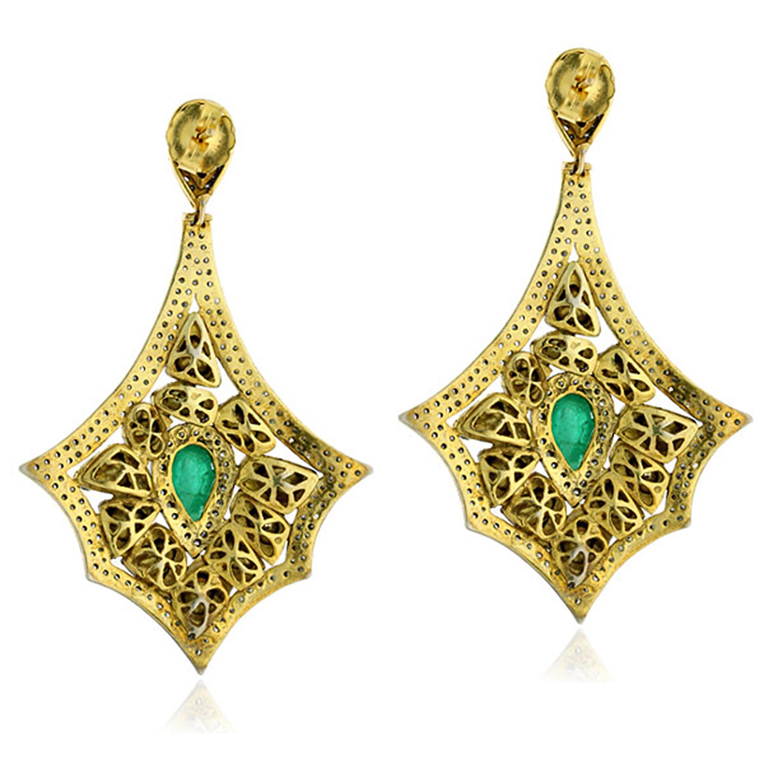Vittoriano Orecchino in oro e argento con diamante Rosecut e smeraldo in vendita