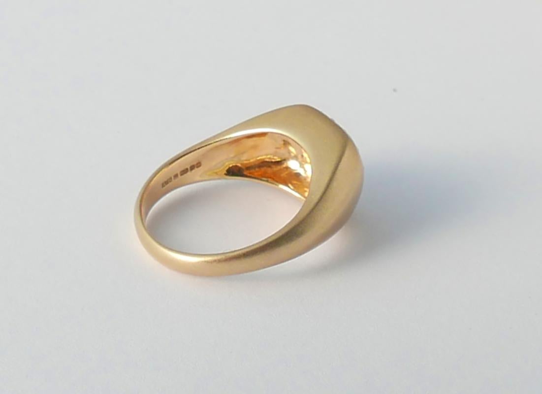 Im Angebot: Rosecut Diamant-Schild-Ring aus massivem Gold () 4