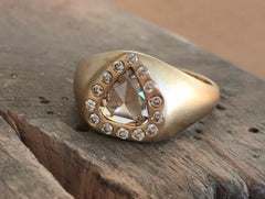 Anello con scudo di diamanti Rosecut in oro massiccio