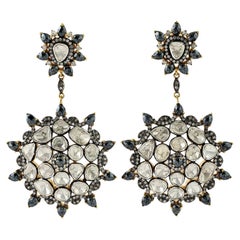 Boucles d'oreilles pendantes en forme de fleur avec diamants Rosecut et spinelle noir