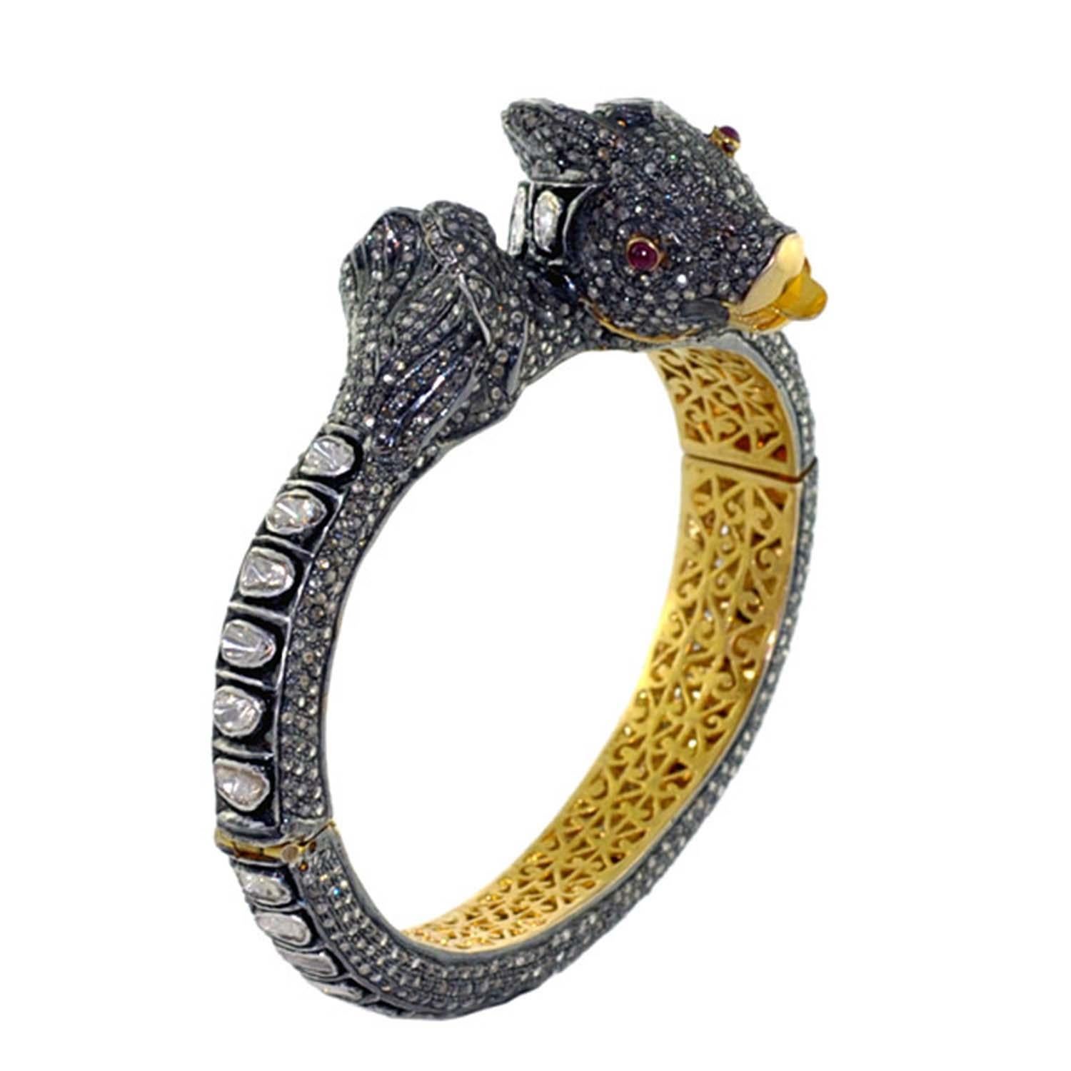 Artigiano Rosecut Diamonds & Pave Diamonds Bangle a forma di serpente con occhi di rubino in oro 14k in vendita