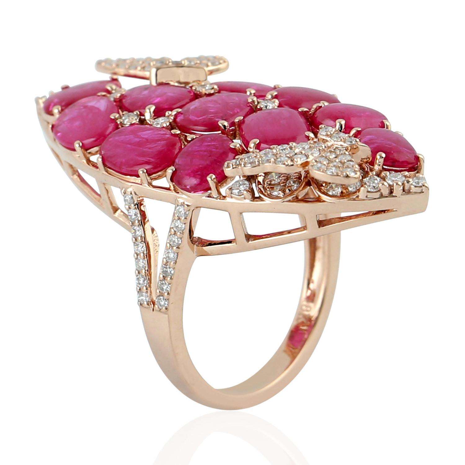 Taille mixte Bague Rosecut en or jaune 18k avec rubis et papillon en diamant en vente