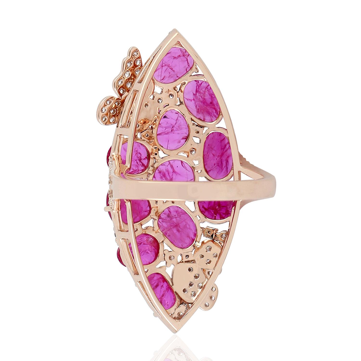 Bague Rosecut en or jaune 18k avec rubis et papillon en diamant Neuf - En vente à New York, NY