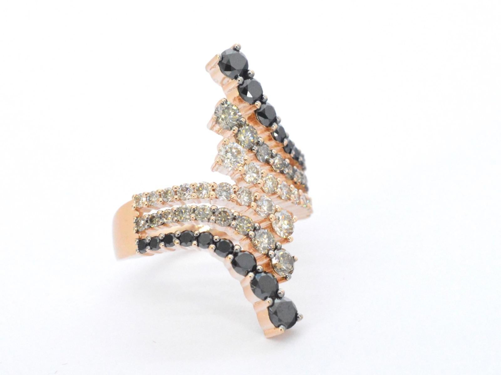 Rosegolden ring with champagne and black colour diamonds For Sale 3