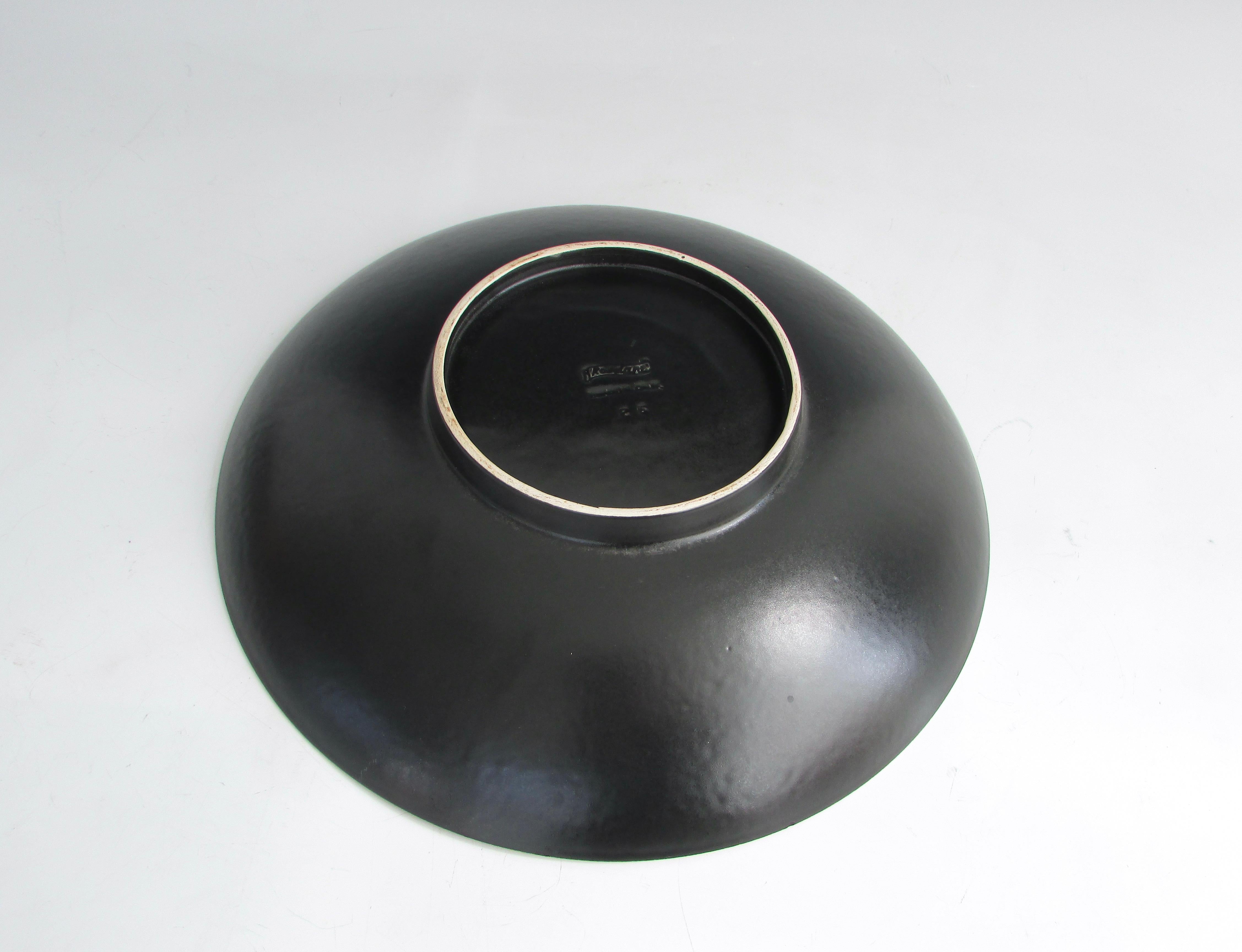 XX secolo Roselane Pottery of Pasadena Insalatiera rosa con disegno di pesce modernista inciso in vendita