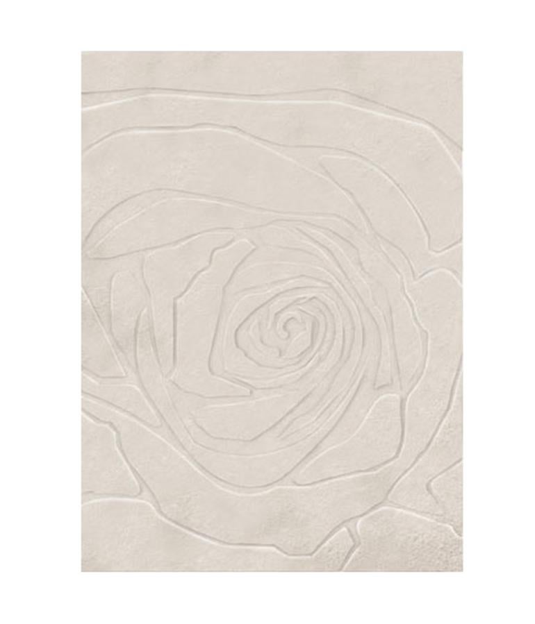 Spanish origin name, Roselyn means a beautiful rose and represents a feminine person, delicate and emotive. This piece is prized for its delicacy but, at the same time, a remarkable piece.

Hand-Tufted, 100% New Zealand wool.