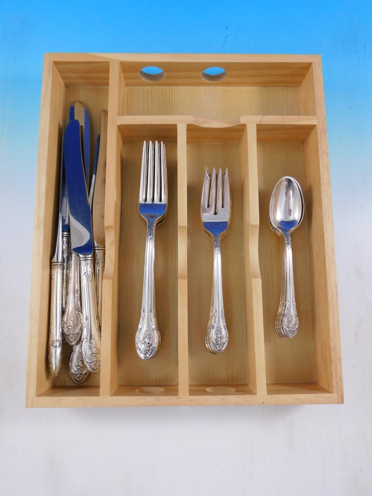 Set di posate in silverplate Rosemont by Gorham del 1930 circa con motivo di rose - 

24 pezzi. Questo set comprende:
6 coltelli, 8 3/4