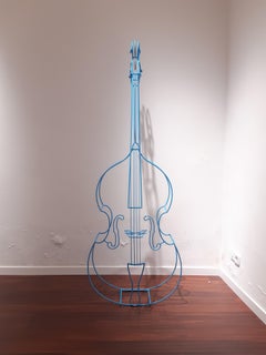 Contrabajo - 21. Jahrhundert, Zeitgenössisch, Figurative Skulptur, Eisen, Sprühfarbe