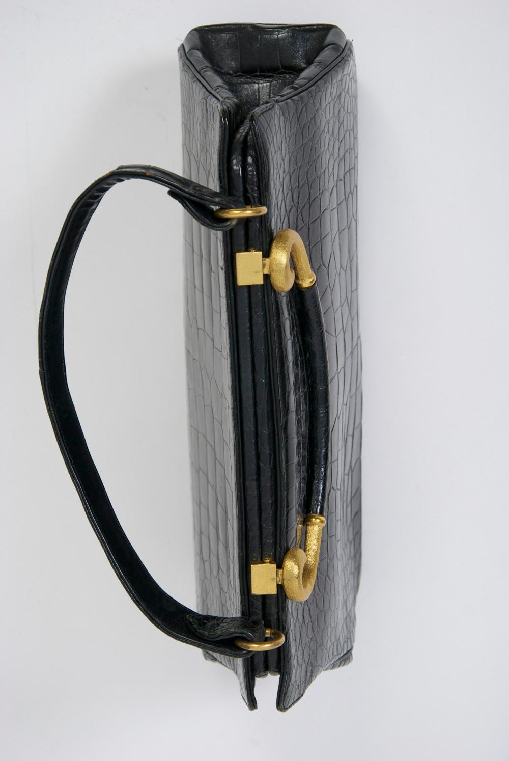 Rosenfeld 1960er Schwarze Handtasche aus Kunstalligatorleder im Angebot 3