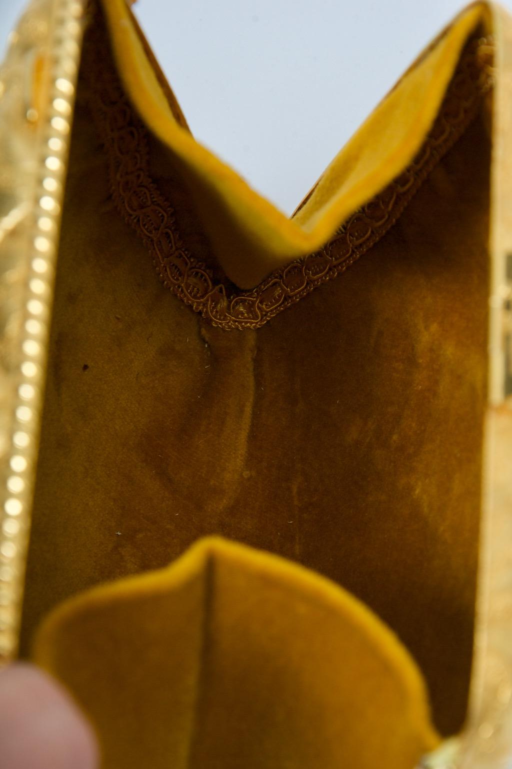 Rosenfeld Abendtasche aus geprägtem Goldmetall mit Prägung im Angebot 6