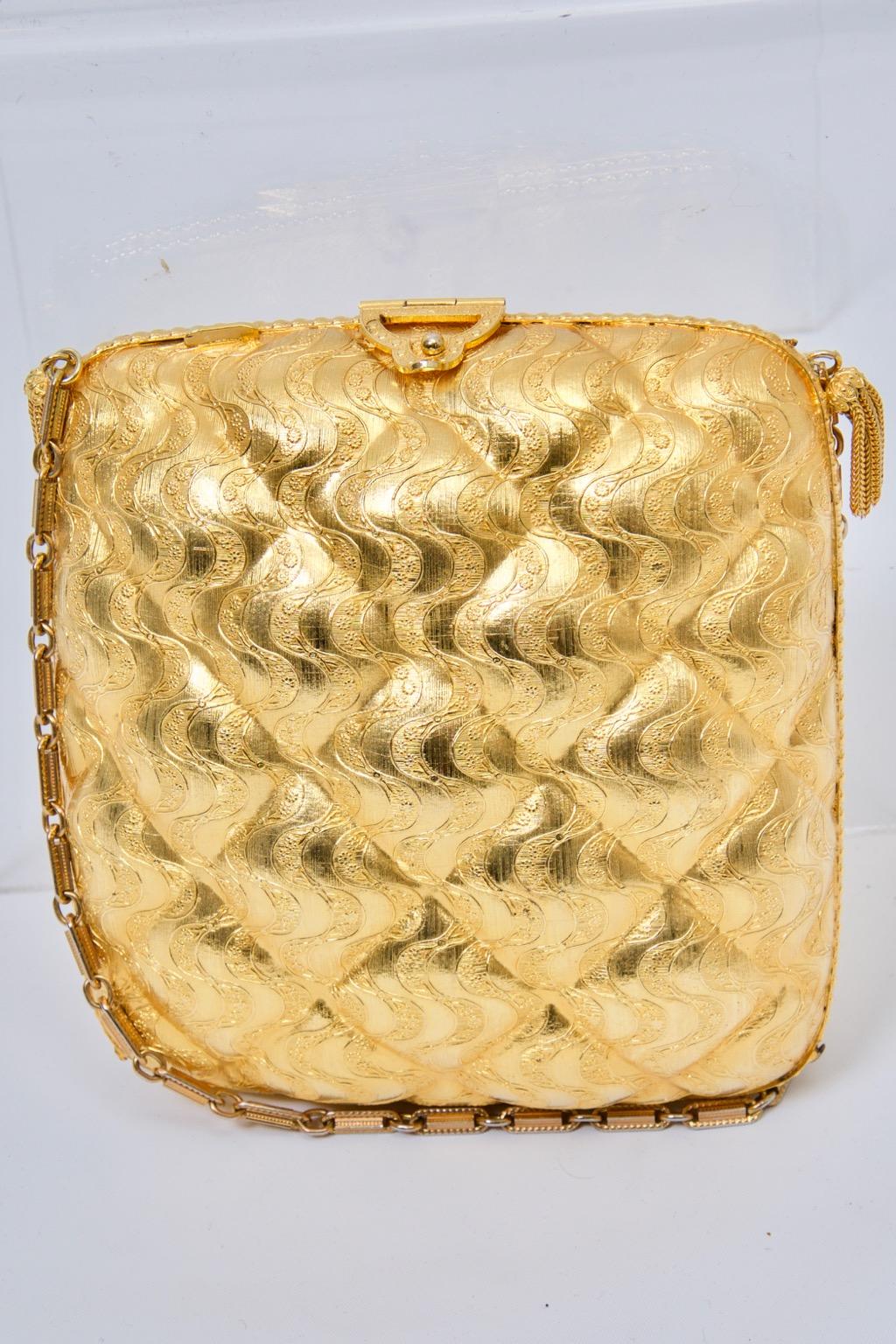 Rosenfeld Abendtasche aus geprägtem Goldmetall mit Prägung im Zustand „Gut“ im Angebot in Alford, MA