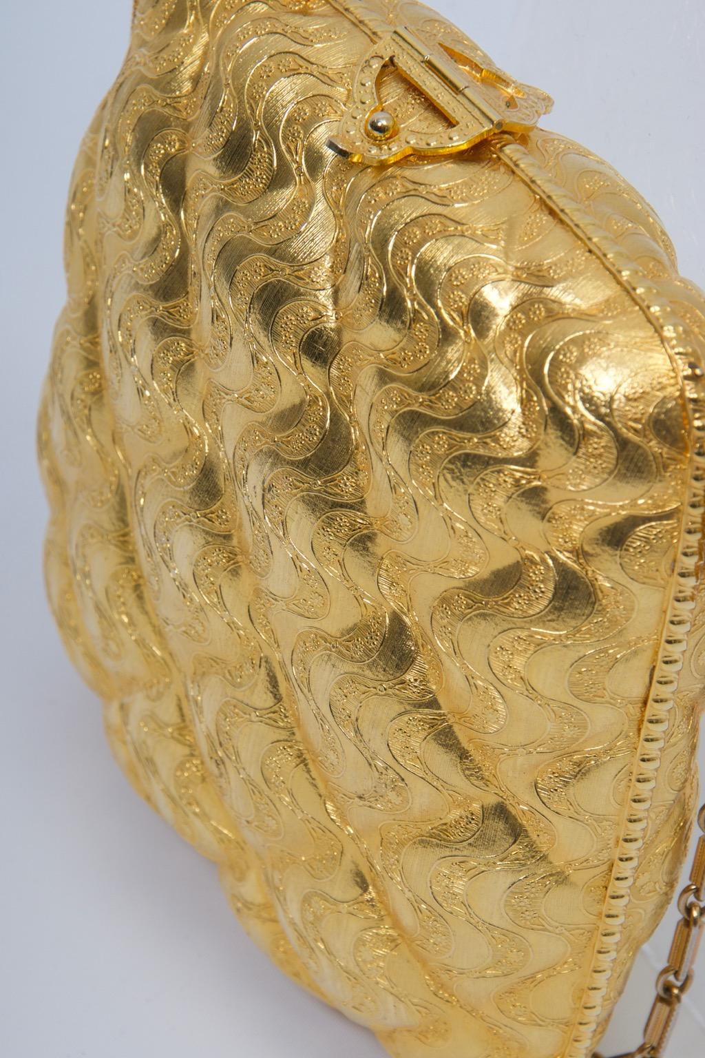Rosenfeld Abendtasche aus geprägtem Goldmetall mit Prägung im Angebot 4