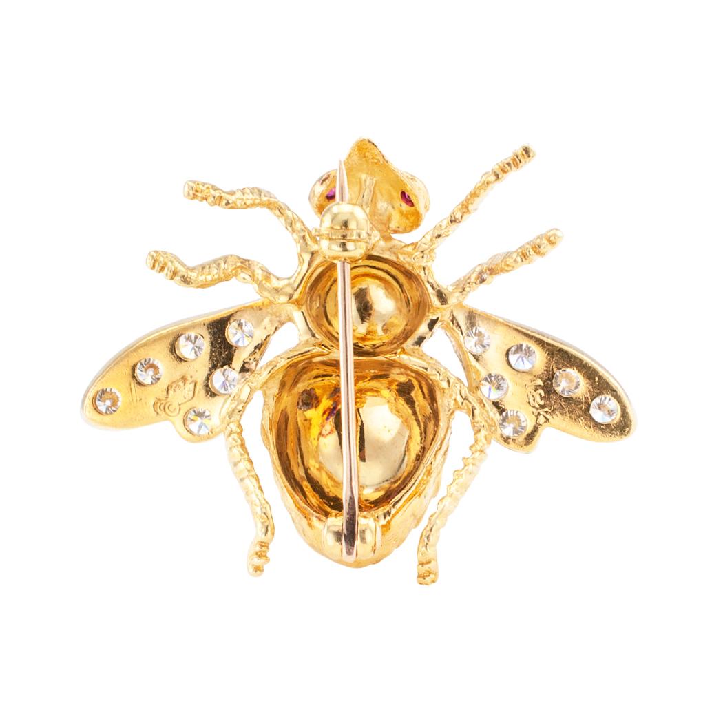 Rosenthal 1970s Honey Bee Diamond Ruby Gold Brooch In Good Condition In Los Angeles, CA