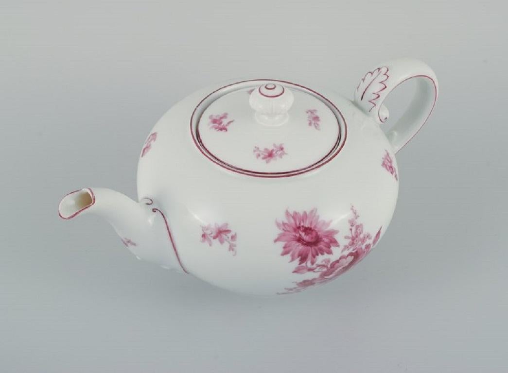 Allemand Rosenthal, un service à thé en porcelaine composé d'une théière, d'un crémier et d'un sucrier. en vente