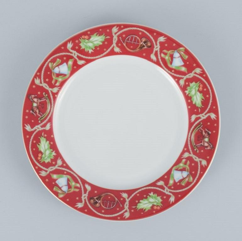 Rosenthal, Alemania.
Juego de cinco platos navideños de porcelana decorada con motivos navideños sobre fondo burdeos con borde decorado en oro.
Aproximadamente años 80.
Marcado.
Perfecto estado.
Cuatro láminas: D 19,5 x A 2,5 cm.
Una lámina de