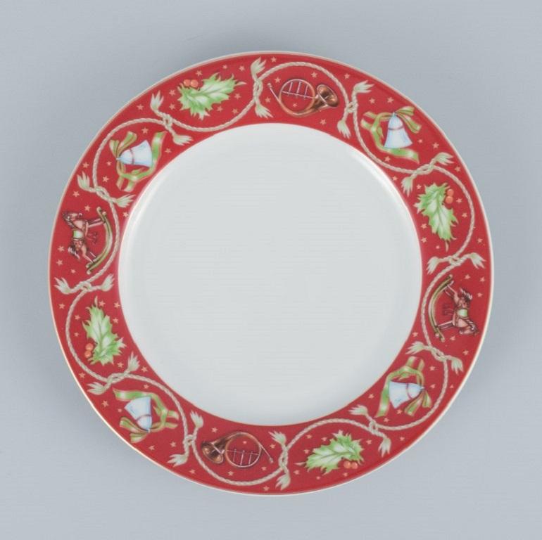 Rosenthal, Germany.
A set of five Christmas plates in porcelain decorated with Christmas motifs on burgundy with a gold-decorated edge.
Approx. 1980s.
Marked.
Perfect condition.
Four plates: D 19.5 x H 2.5 cm.
One plate 17.5 x 2.5 cm.