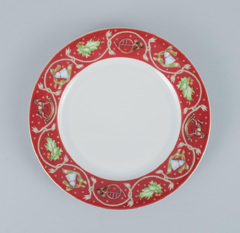 Rosenthal, a set of six Christmas plates in porcelain decorated with Christmas motifs. Burgundy with gold decorated border.
circa 1980s.
Marked.
Perfect condition.
Dimensions: D 19.5 x H 2.5 cm.