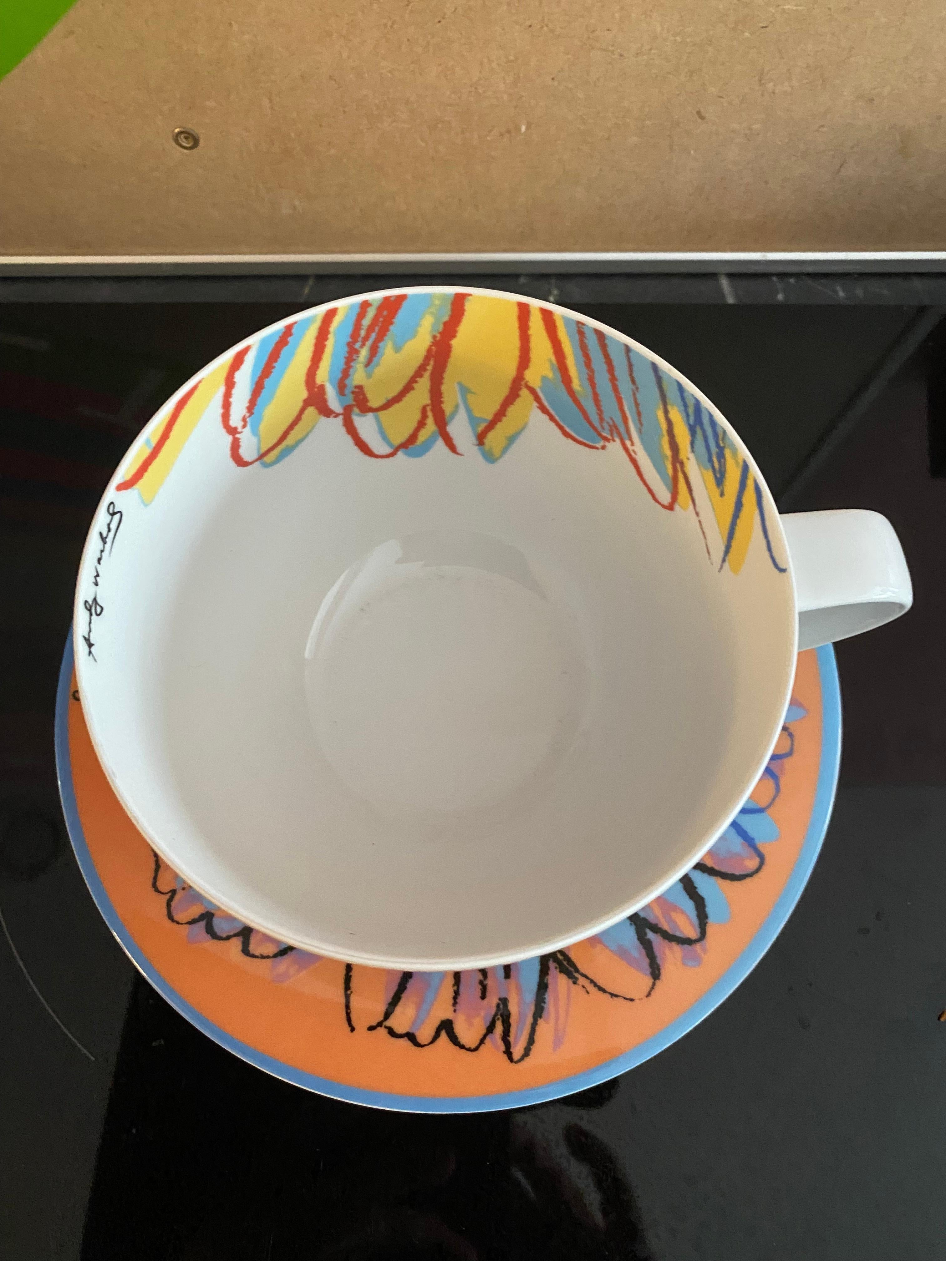 Rosenthal Studio-Line XL Tasse mit Untertasse, geeignet für einen Milchkaffee, eine Suppe, Tee oder Ihr Müsli. Andy Warhol, der wohl größte Pop-Art-Künstler unserer Zeit.
Das Flowers-Portfolio wurde von Warhol im Anschluss an seine äußerst