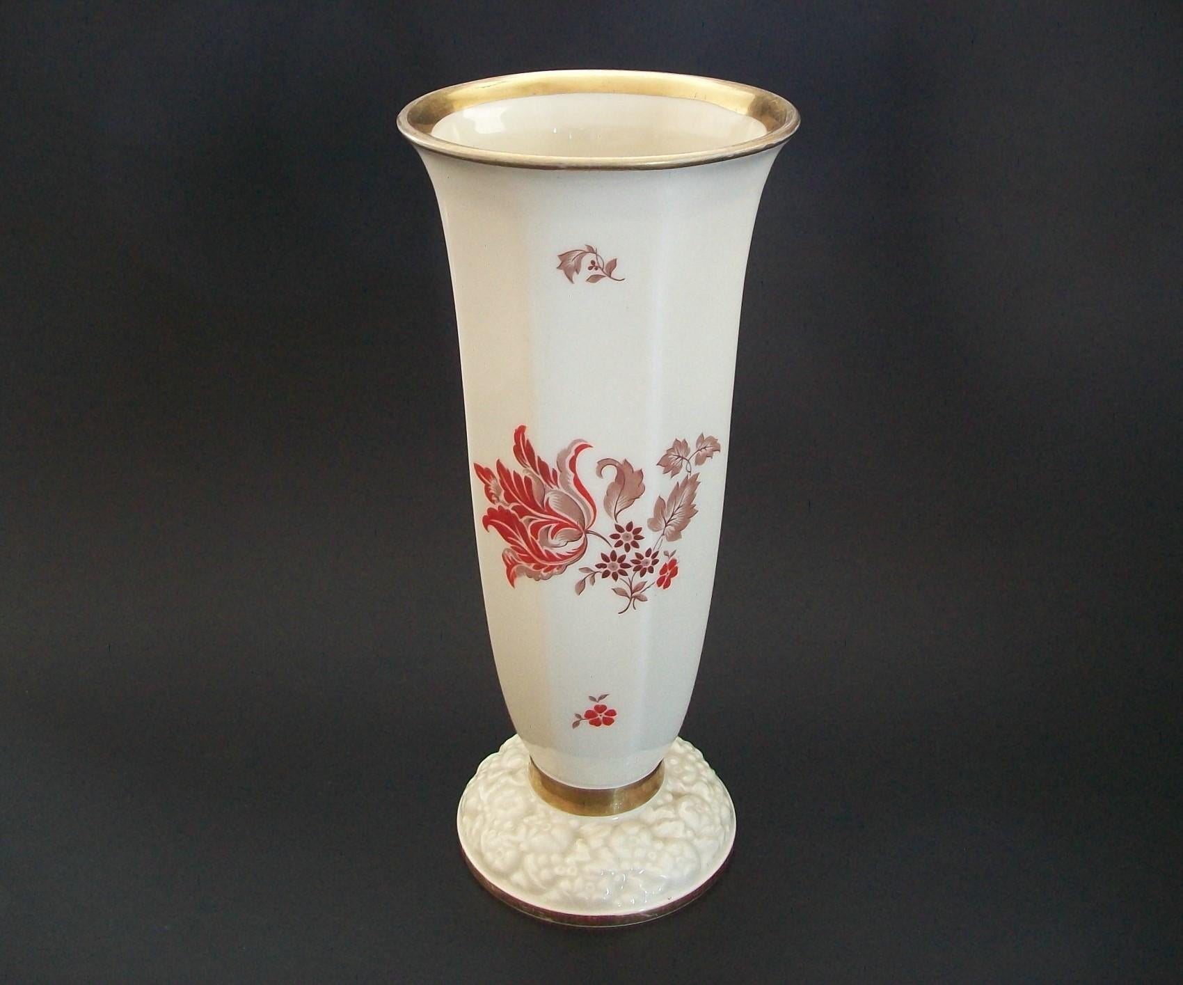 ROSENTHAL - Vase trompette en porcelaine Art Déco avec fleurs et dorure - vers 1933 en vente 2