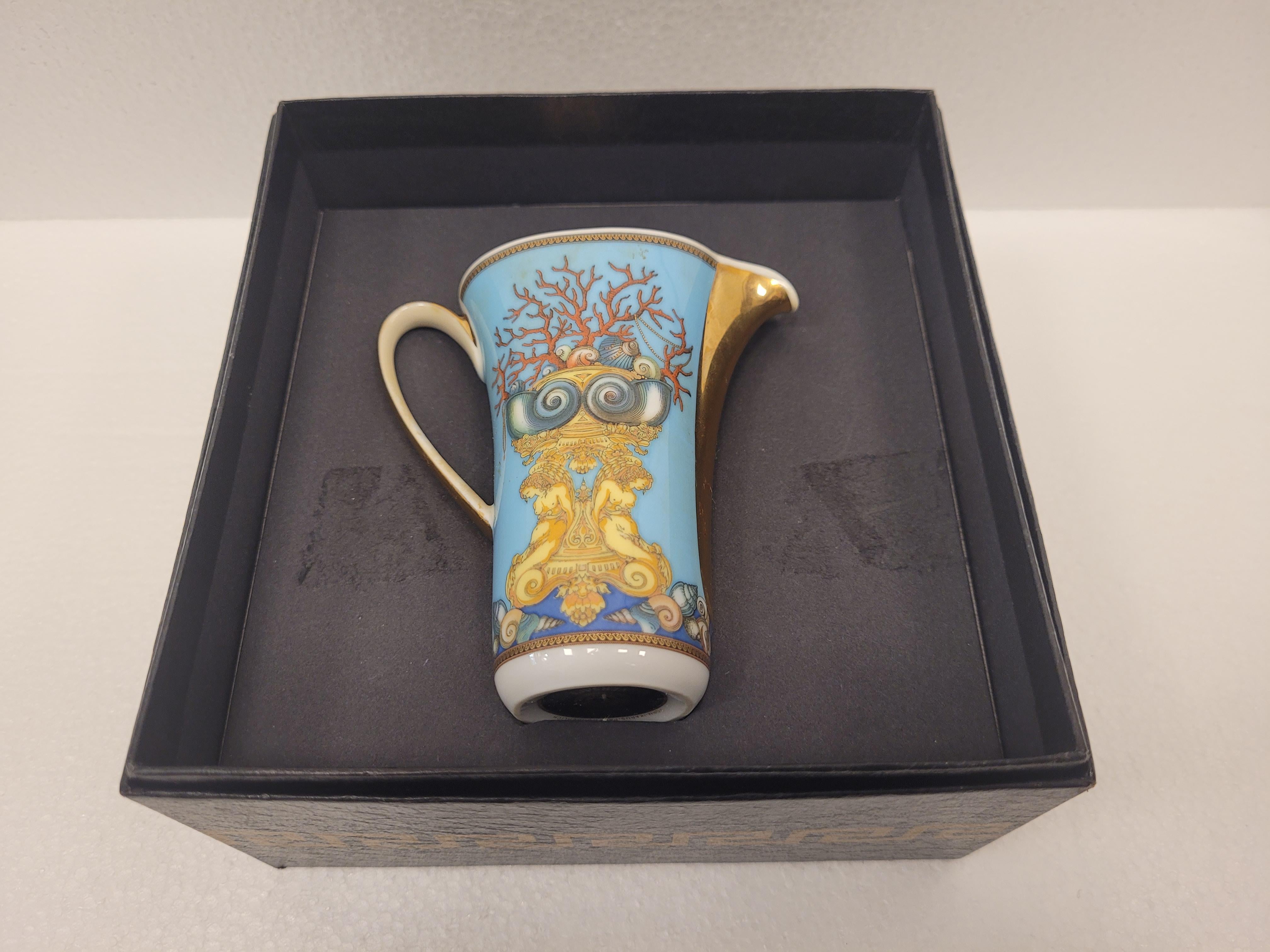 Rosenthal  Bleu Porcelain jug designed by Versace  In Good Condition For Sale In VALLADOLID, ES