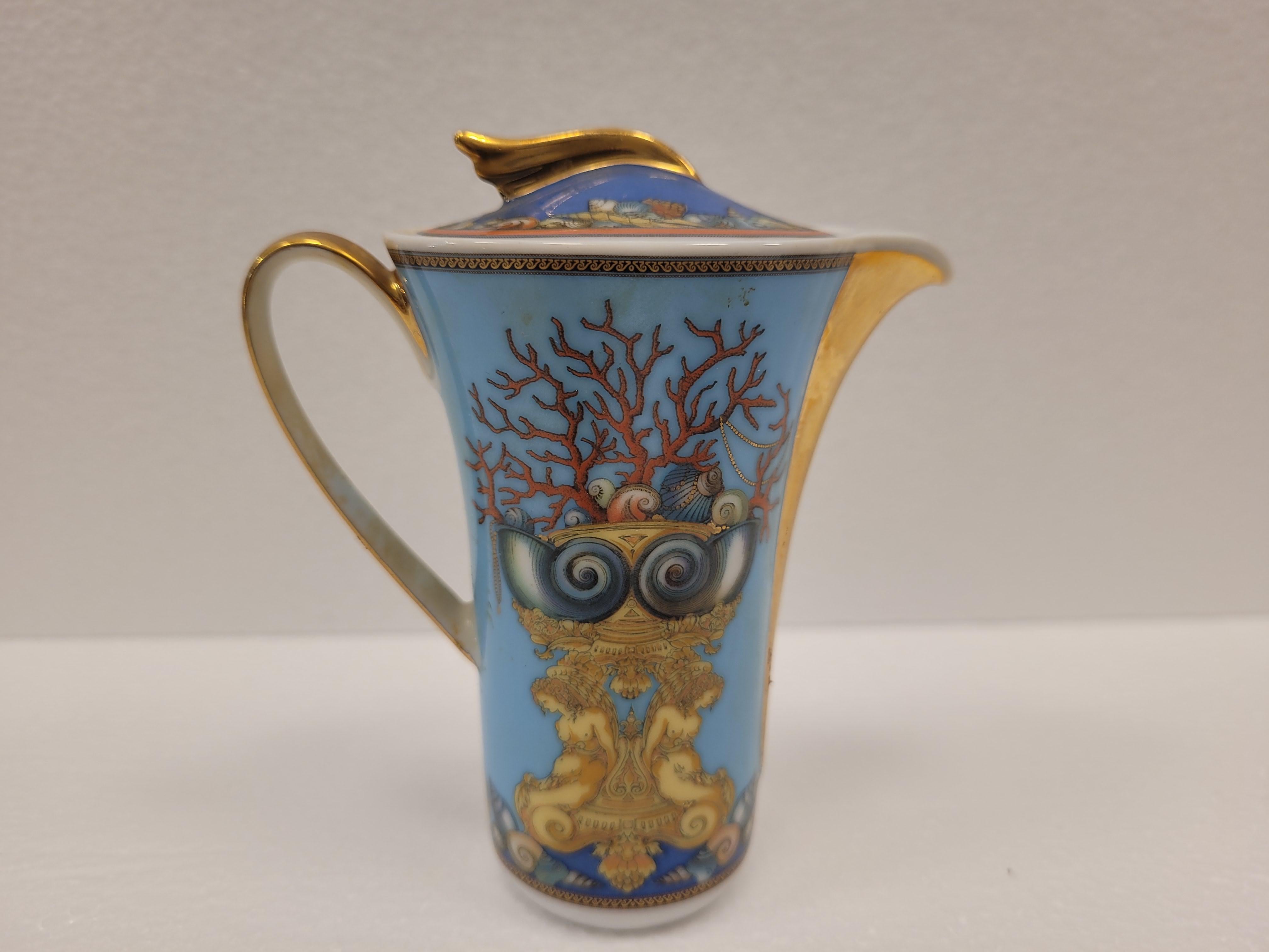 Rosenthal  Bleu Porcelain jug designed by Versace  For Sale 3