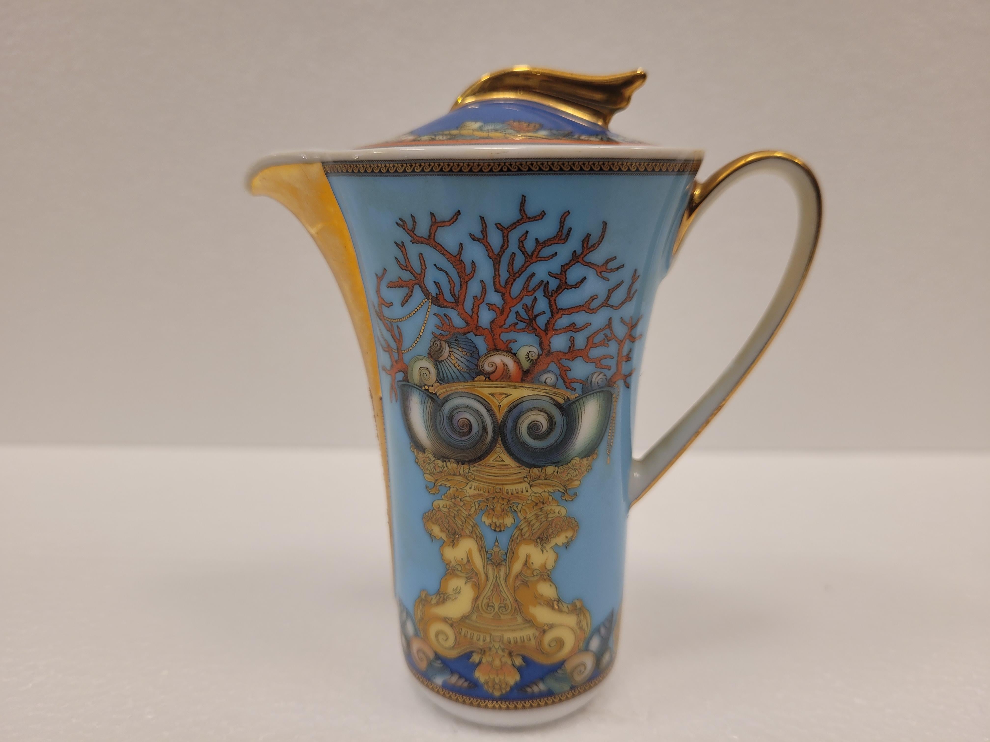 Rosenthal  Bleu Porcelain jug designed by Versace  For Sale 4