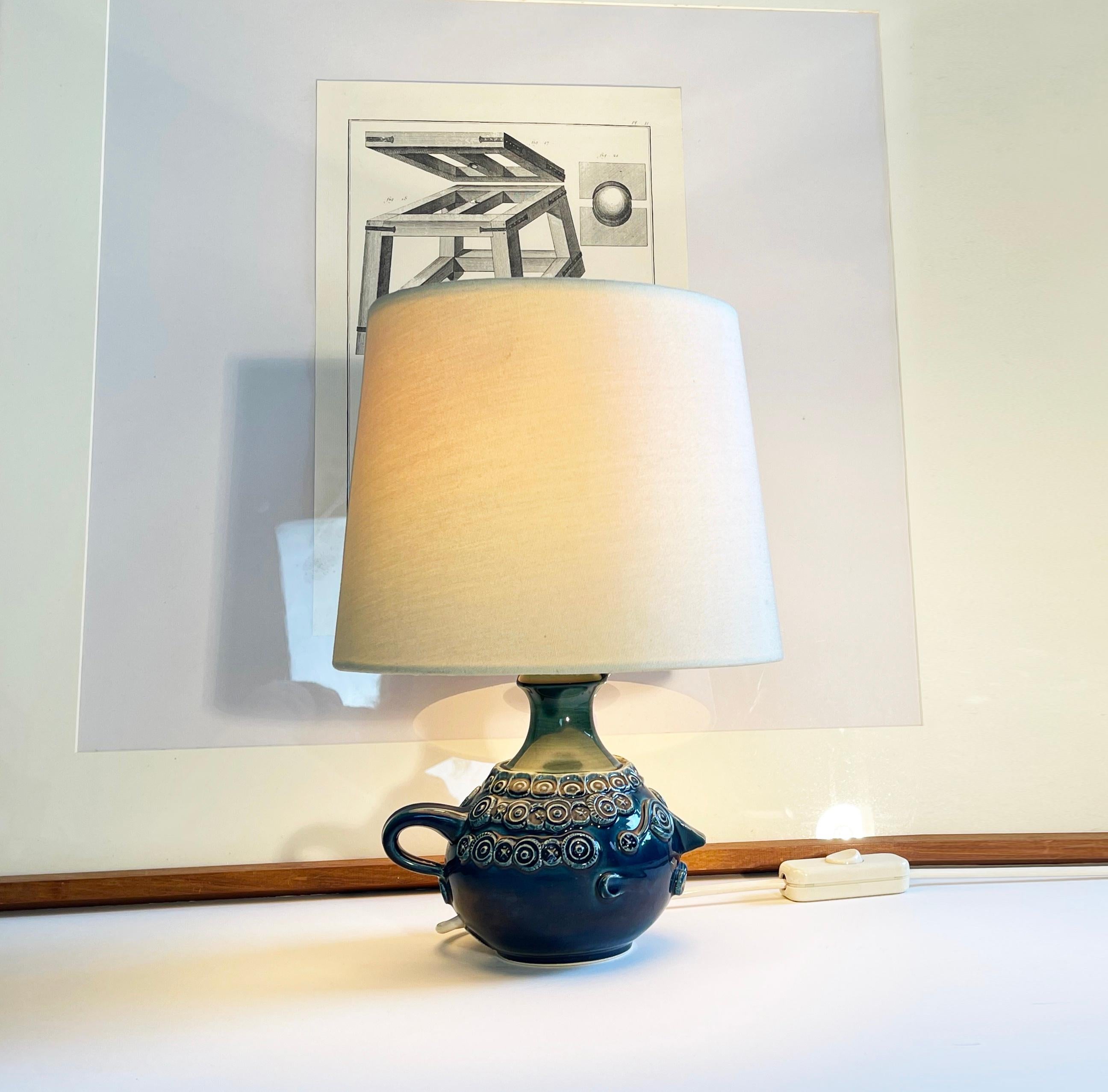 Fait à la machine Lampe de table en céramique bleue Rosenthal par Bjørn Wiinblad Studio A, années 1960 en vente