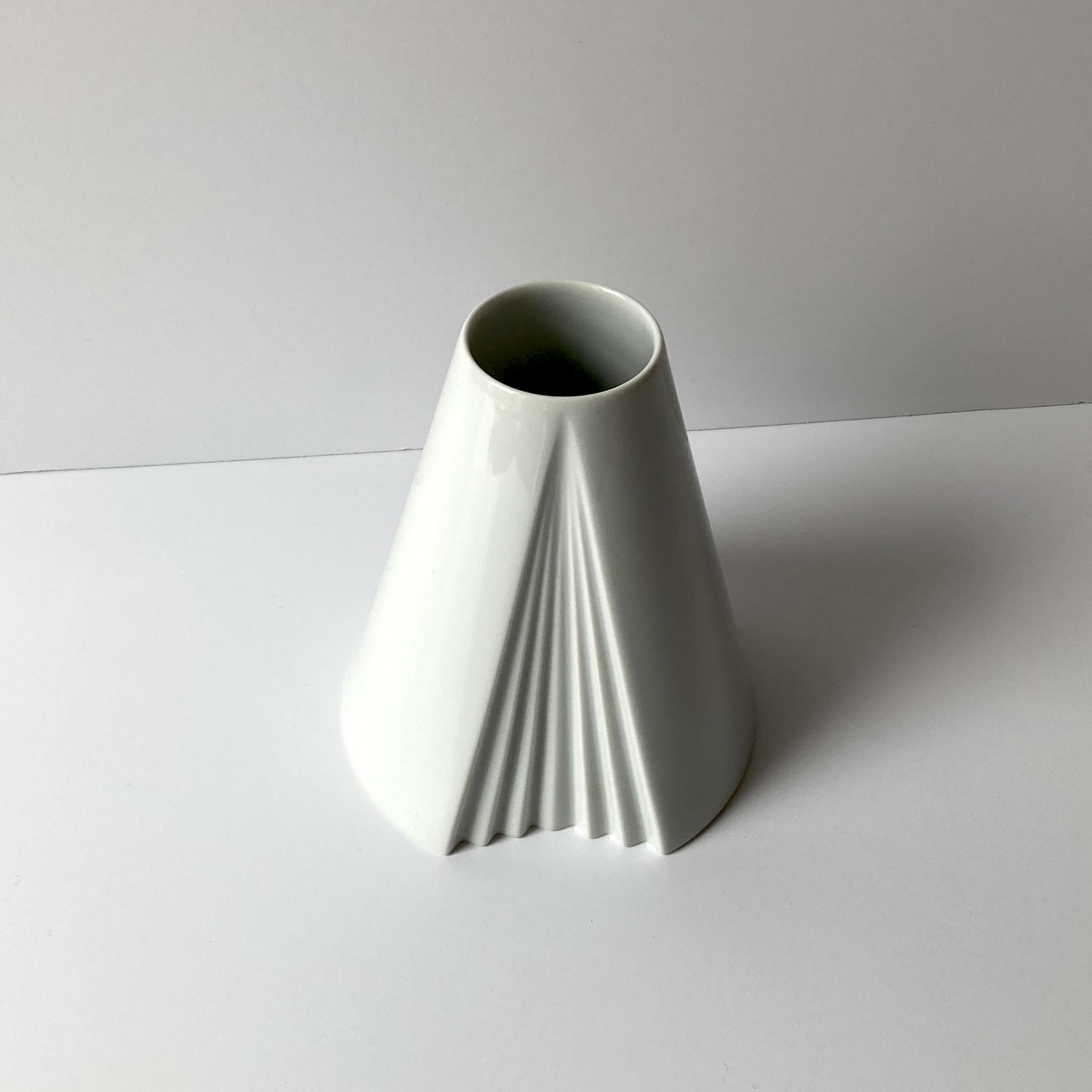 20th Century Rosenthal by Ambrogio Pozzi White Rounded Plisse Porcelain Vase, Postmodern For Sale