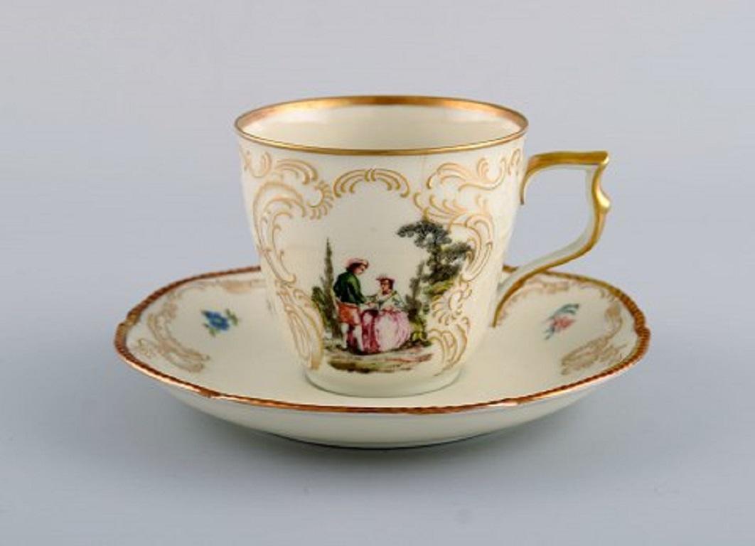 Klassisches Rosenthal-Couchtisch in Rosenthal-Rose für sechs Personen aus handbemalter Porzellan im Zustand „Hervorragend“ im Angebot in Copenhagen, DK