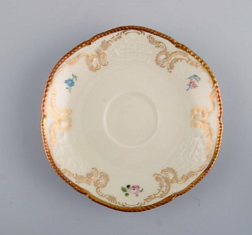 Klassisches Rosenthal-Couchtisch in Rosenthal-Rose für sechs Personen aus handbemalter Porzellan (20. Jahrhundert) im Angebot