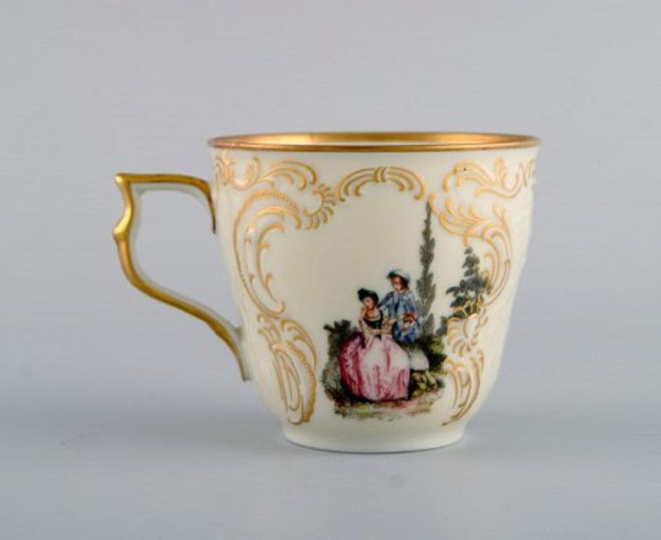 Klassisches Rosenthal-Couchtisch in Rosenthal-Rose für sechs Personen aus handbemalter Porzellan im Angebot 1