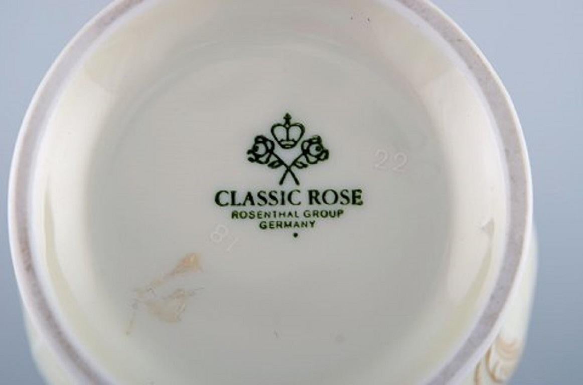 Klassische Rosenthal-Rose, Vase und Buttertablett aus handbemaltem Porzellan (20. Jahrhundert) im Angebot