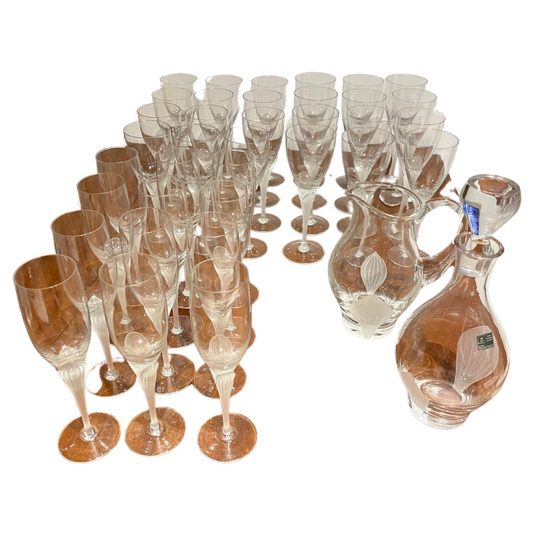https://a.1stdibscdn.com/rosenthal-crystal-glass-set-iris-model-38-pieces-intact-never-used-1990s-for-sale/f_83792/f_370563621699803351090/f_37056362_1699803352358_bg_processed.jpg?width=768