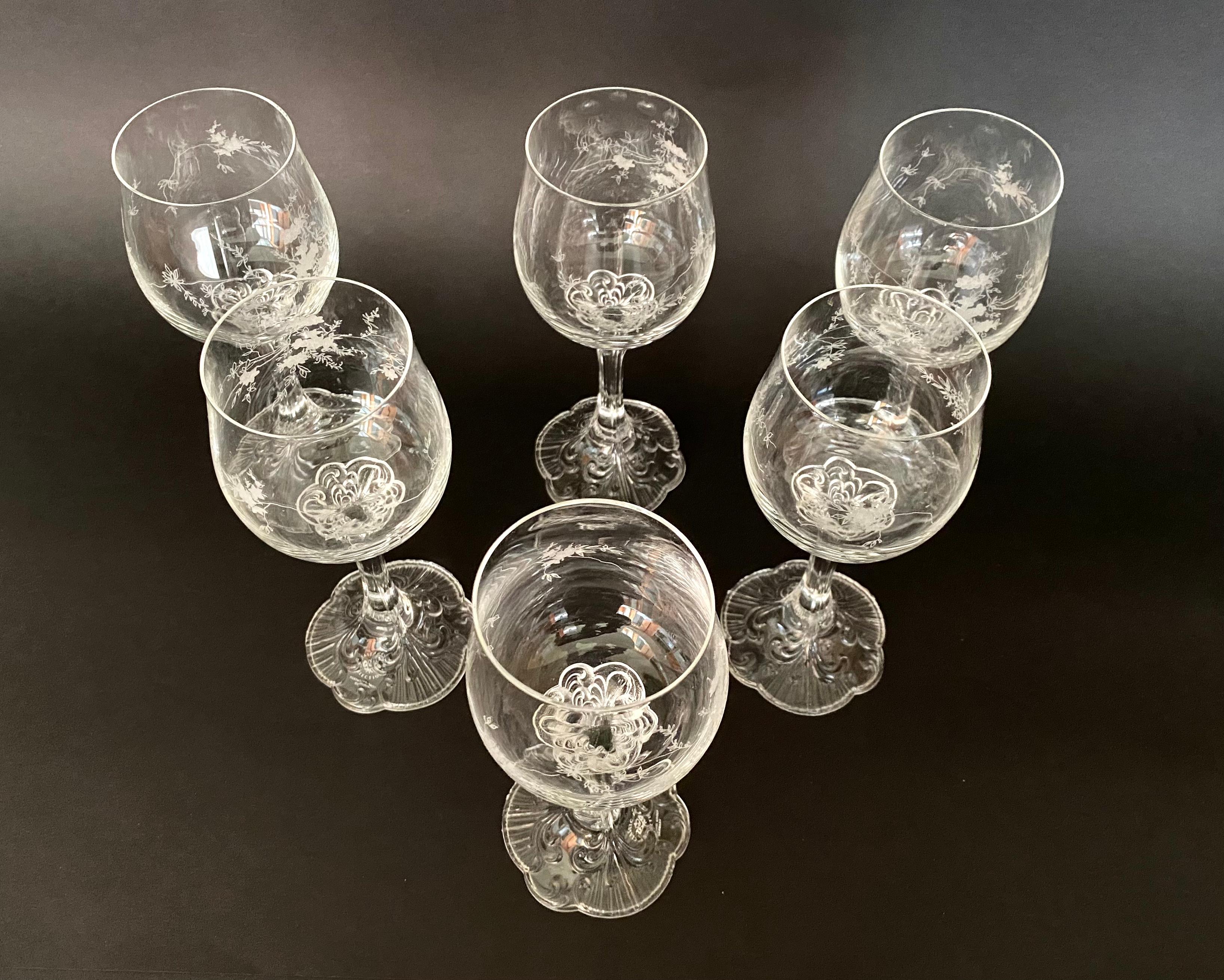 Beautiful vintage crystal goblet / glass with fancy bases by German manufacturer Rosenthal, set 6. 1980s.

The vintage set consists of six Classic wine glasses made of durable etching crystal.

Products are equipped with high legs and are