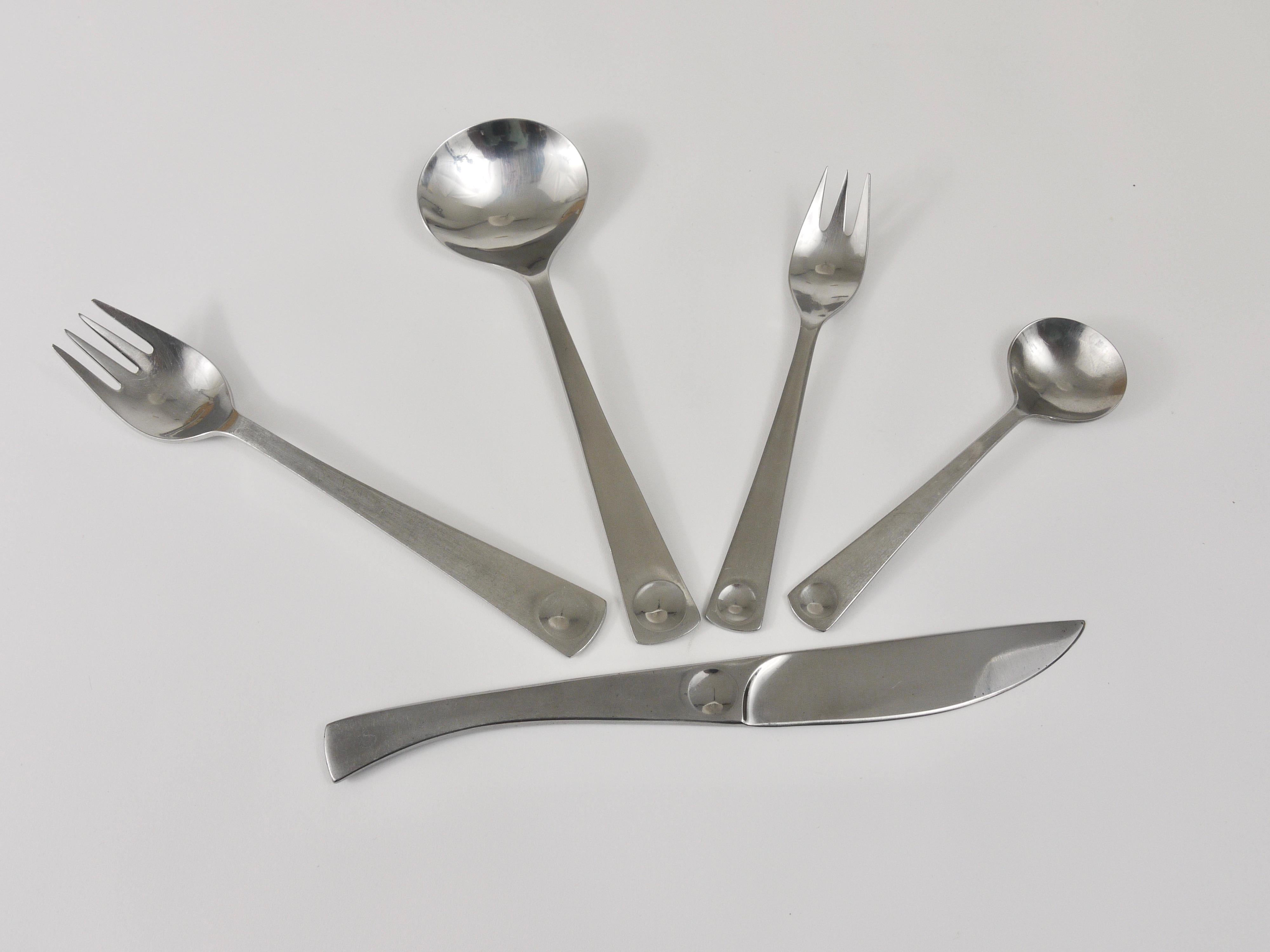 A comprehensive set of midcentury flatware / cutlery from the 1970s. Out of the „Design Plus“ line, designed by Wolf Karnagel and executed by Rosenthal Germany. High-quality cutlery, solid, made of brushed and partly polished 18/8 stainless steel.
