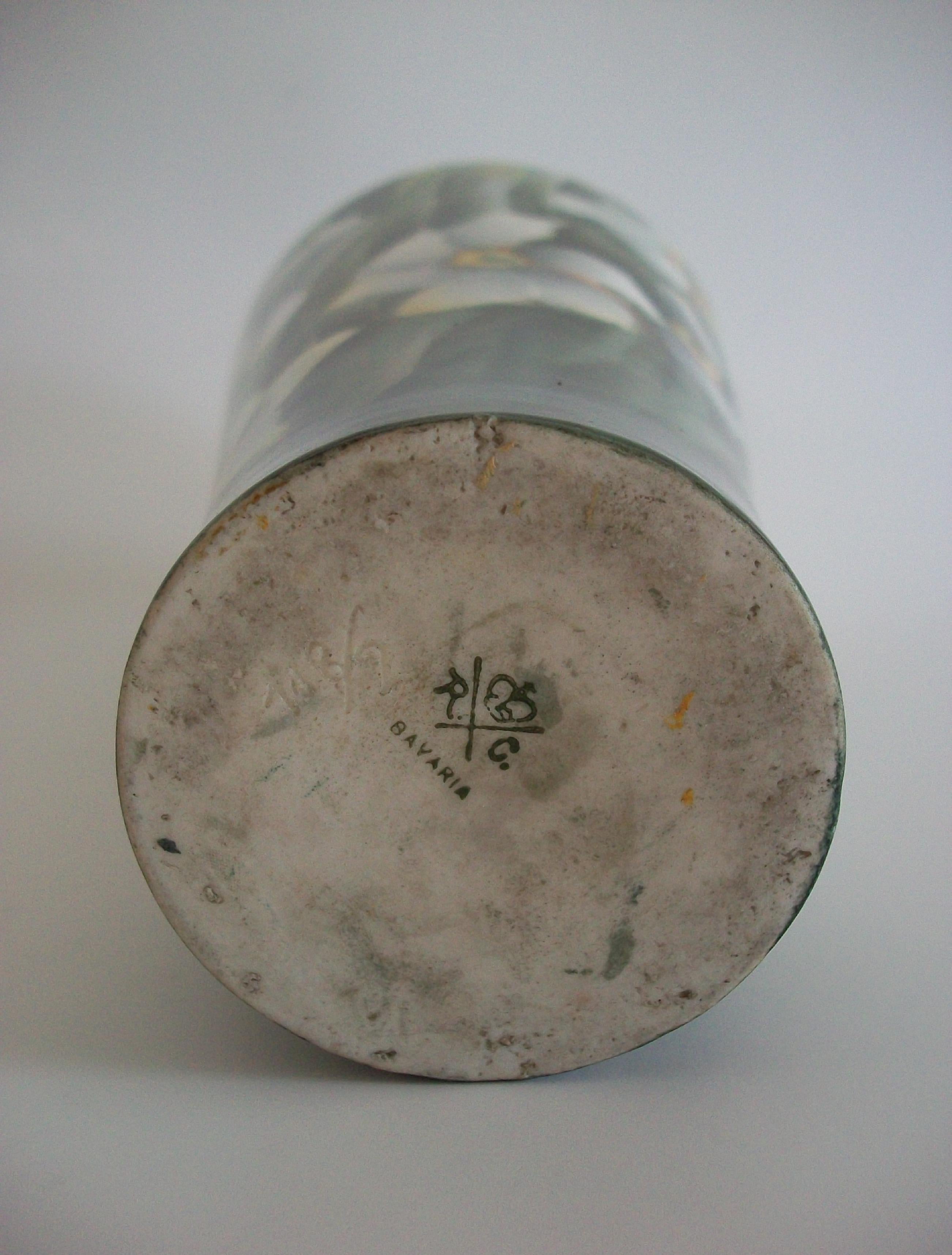 ROSENTHAL - Early Antique Porcelain Vase with Daffodils - Germany - Circa 1900 For Sale 5