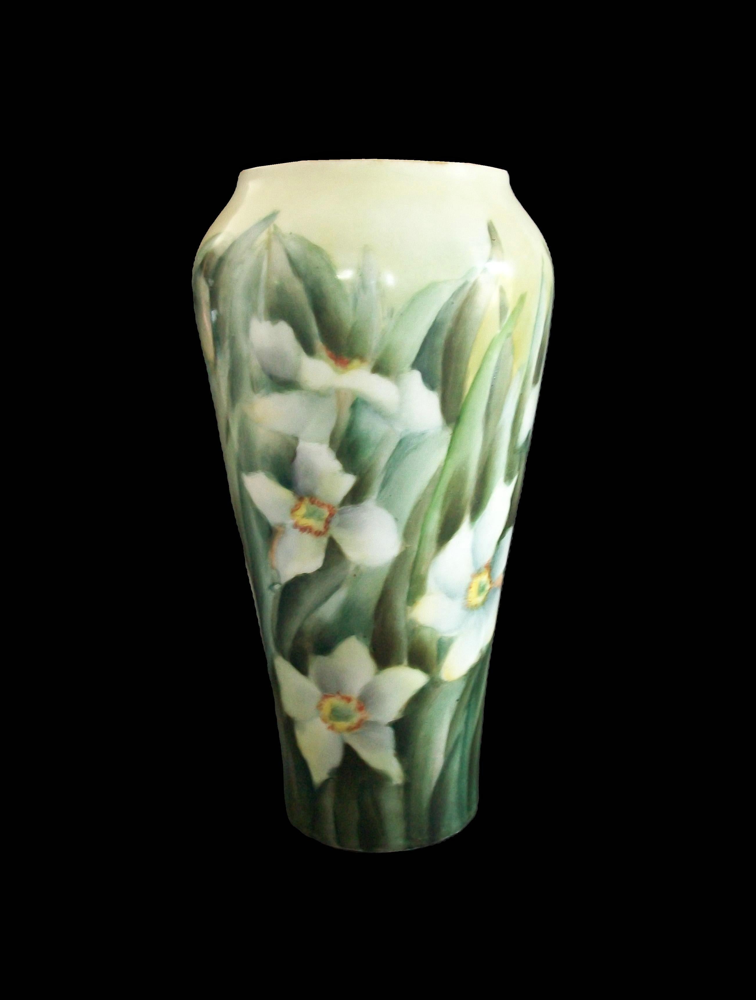 ROSENTHAL - Early Antique Porcelain Vase with Daffodils - Germany - Circa 1900 For Sale 8