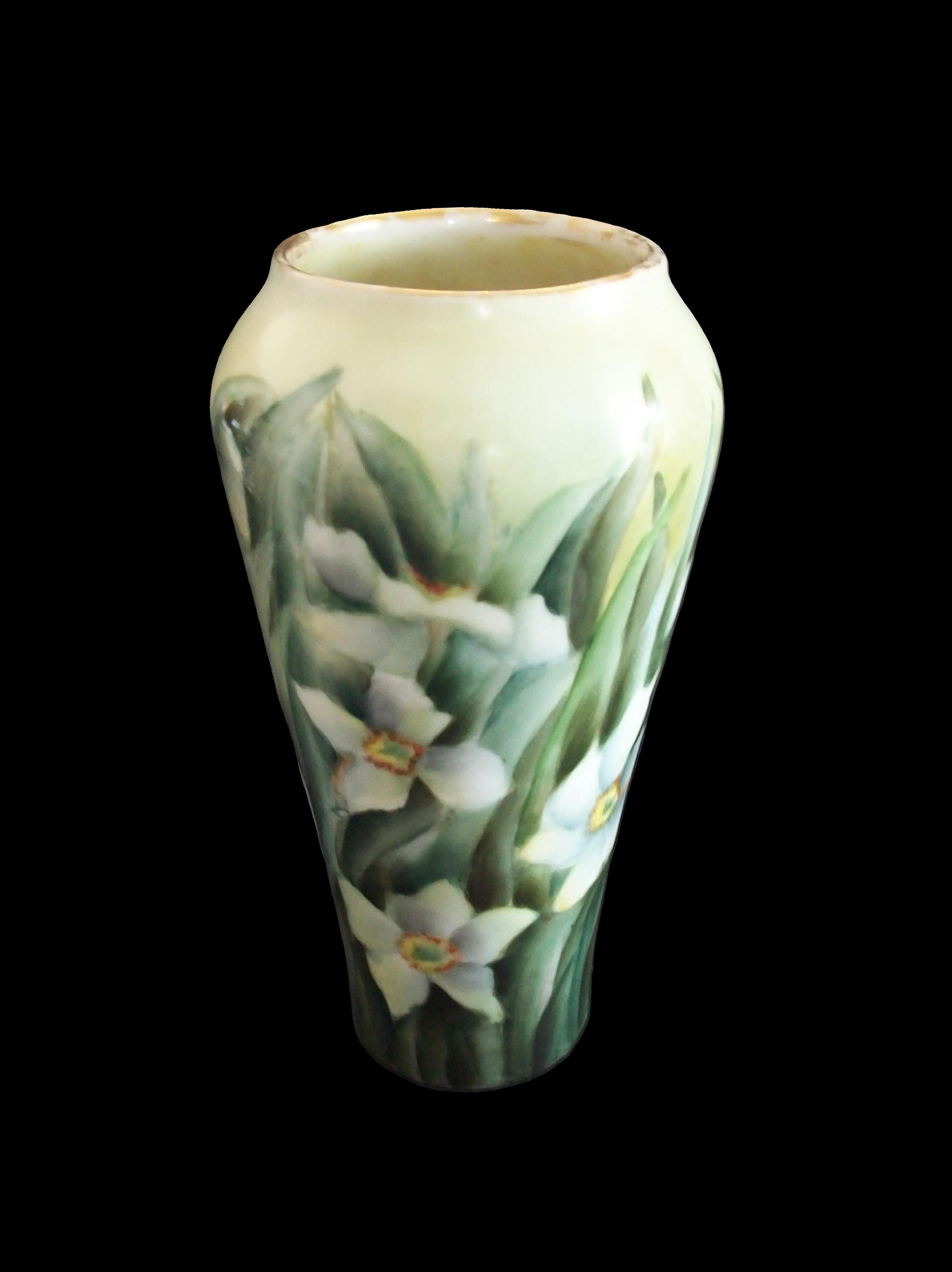 ROSENTHAL - Early Antique Porcelain Vase with Daffodils - Germany - Circa 1900 For Sale 10