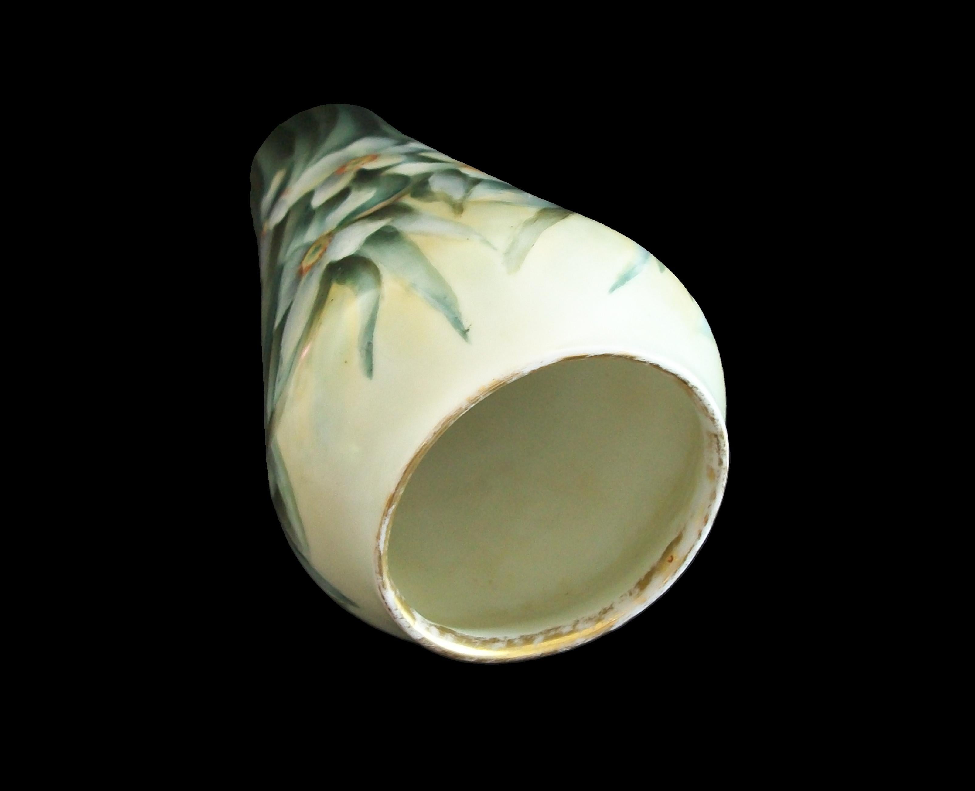 ROSENTHAL - Early Antique Porcelain Vase with Daffodils - Germany - Circa 1900 For Sale 11